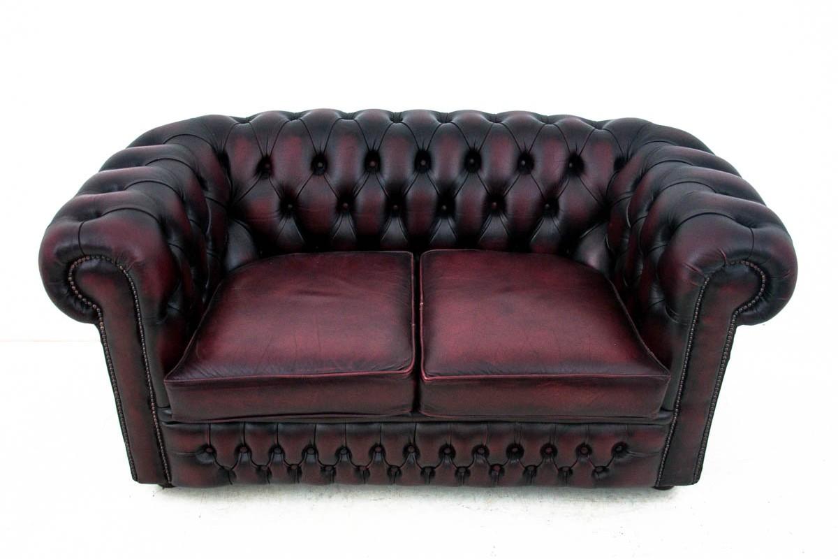 Chesterfield style quilted sofa, England, circa 1930.

Very good condition.

Dimensions: Height 74 cm / seat height 46 cm / width 160 cm / depth 92 cm.
