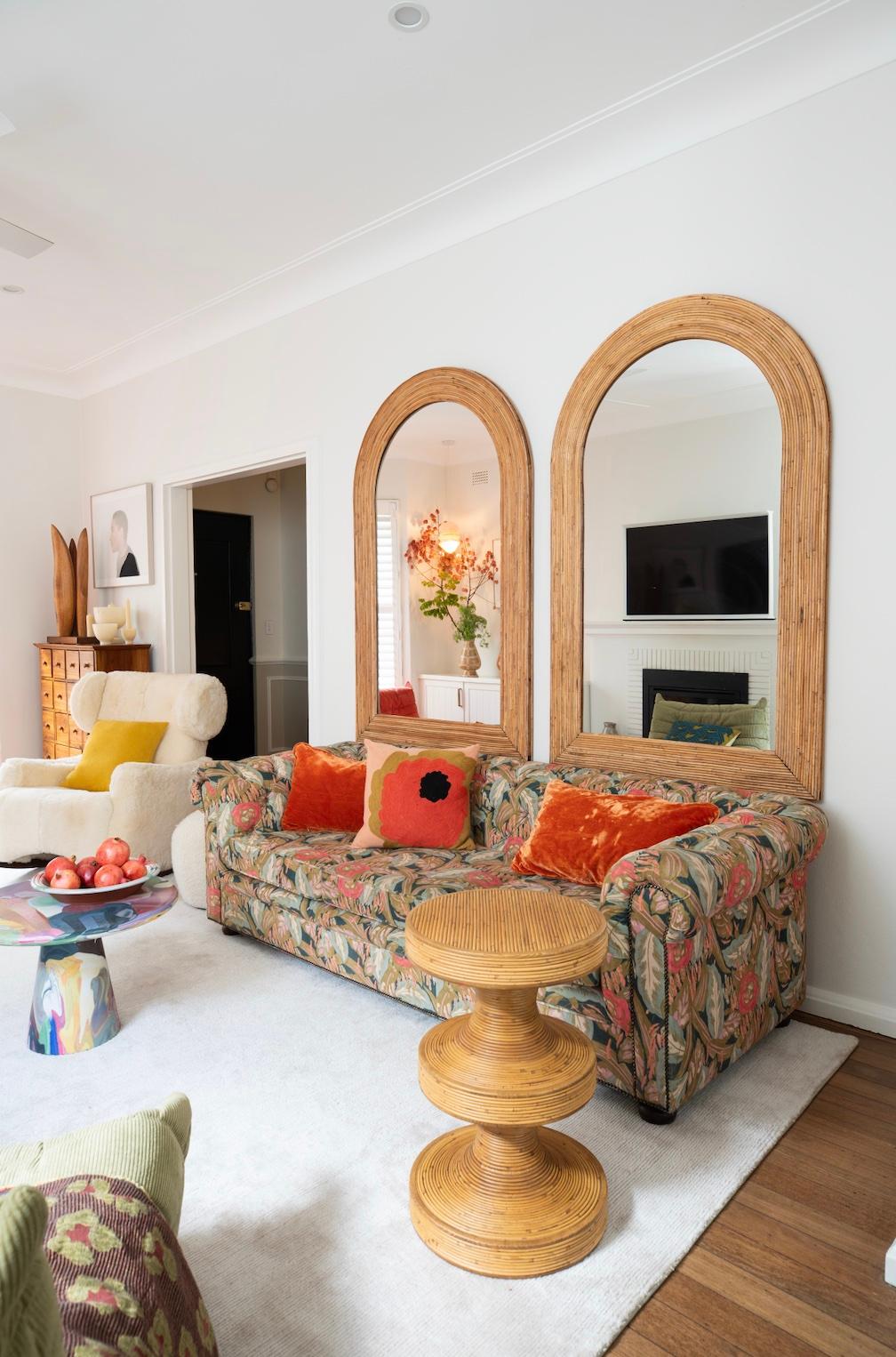 Sofá Chesterfield Tela Terciopelo Estampado Floral finales del siglo XX en venta