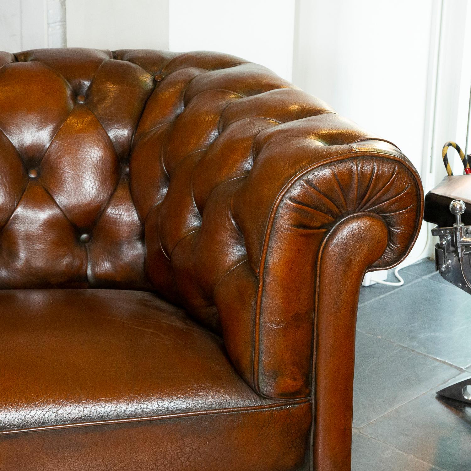 Chesterfield Sofa In Good Condition In London, GB