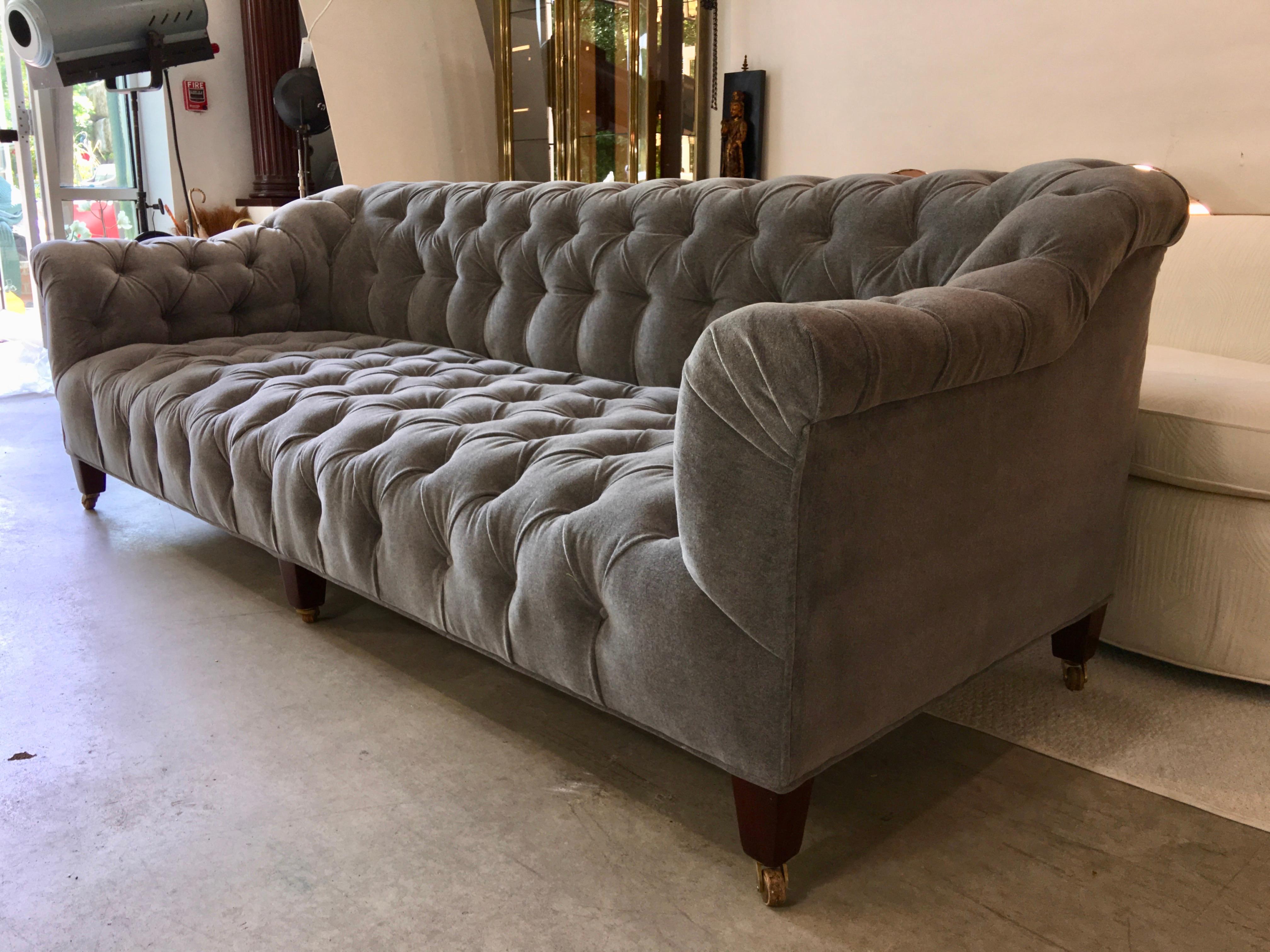 Chesterfield Sofa aus grauem Mohair in Grau, 19. Jahrhundert (Mohairwolle) im Angebot