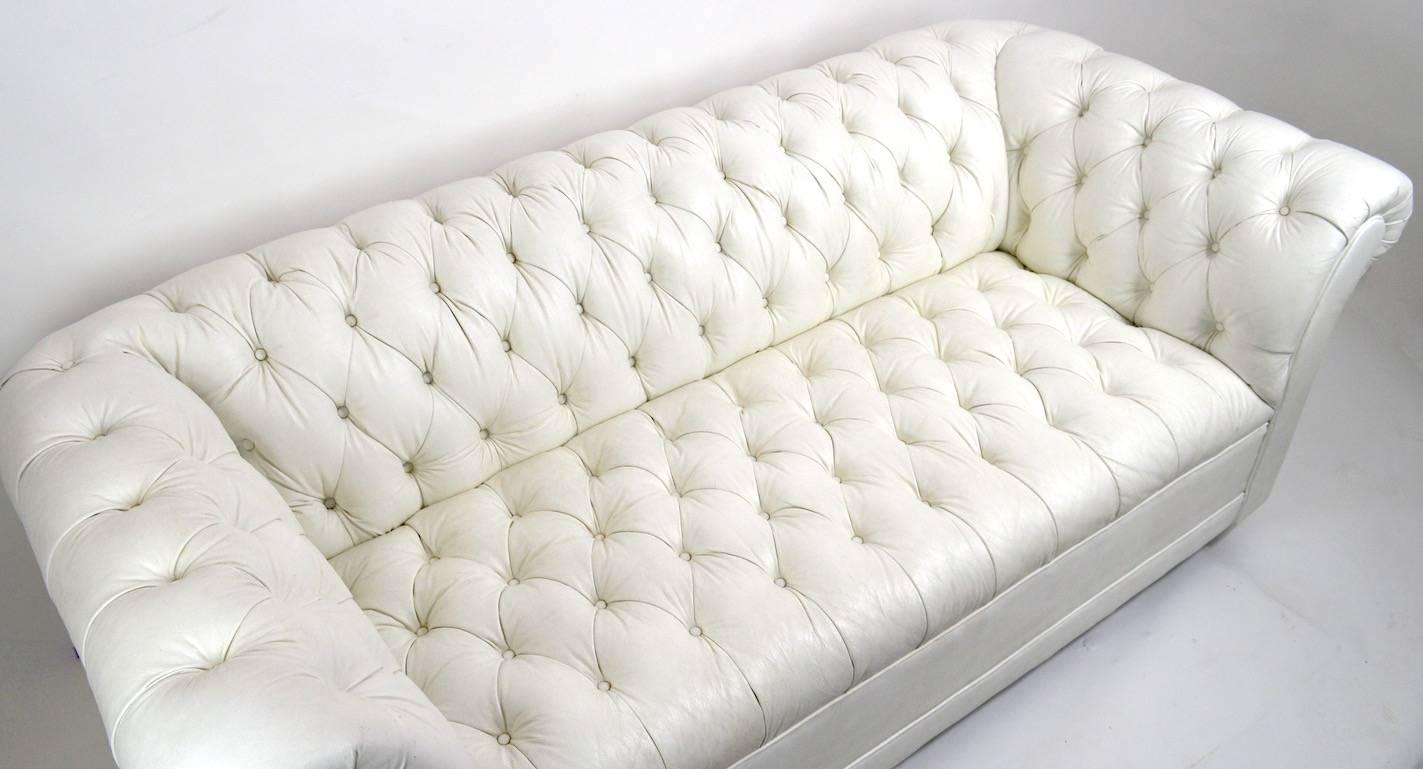 Chesterfield Sofa in White Vinyl Upholstery In Good Condition For Sale In New York, NY