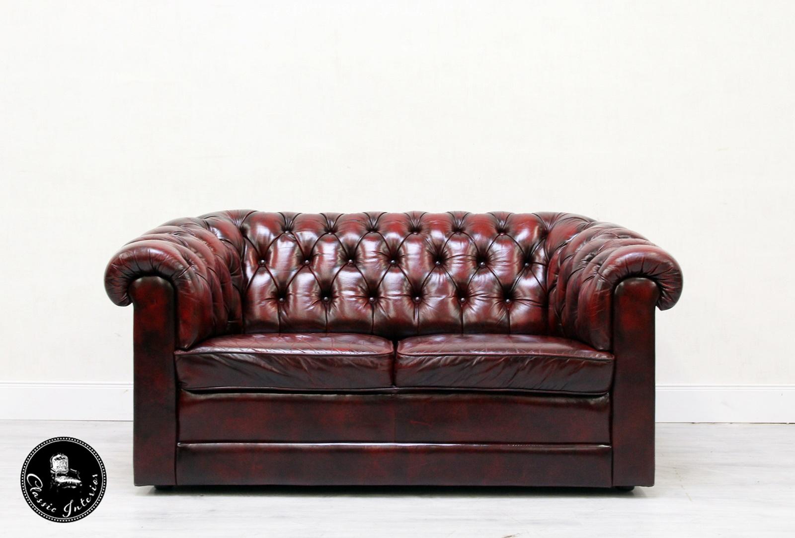 Chesterfield threesome, two-seat sofa and TV armchair
The shape is Classic
armchair
Dimensions: Height x 98 cm width x 100 cm depth x 100cm extended x 170 cm
2-seat sofa
Height x 78 cm length x 155 cm depth x 90 cm
3-seat sofa
Height x 78cm