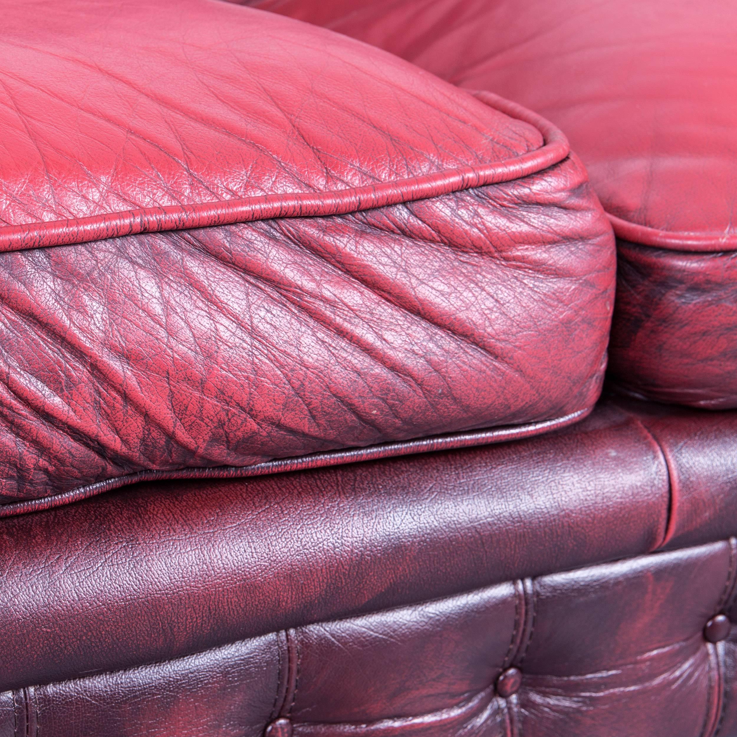 Chesterfield Sofa Set Red Leather Couch Vintage Retro Rivets In Good Condition For Sale In Cologne, DE