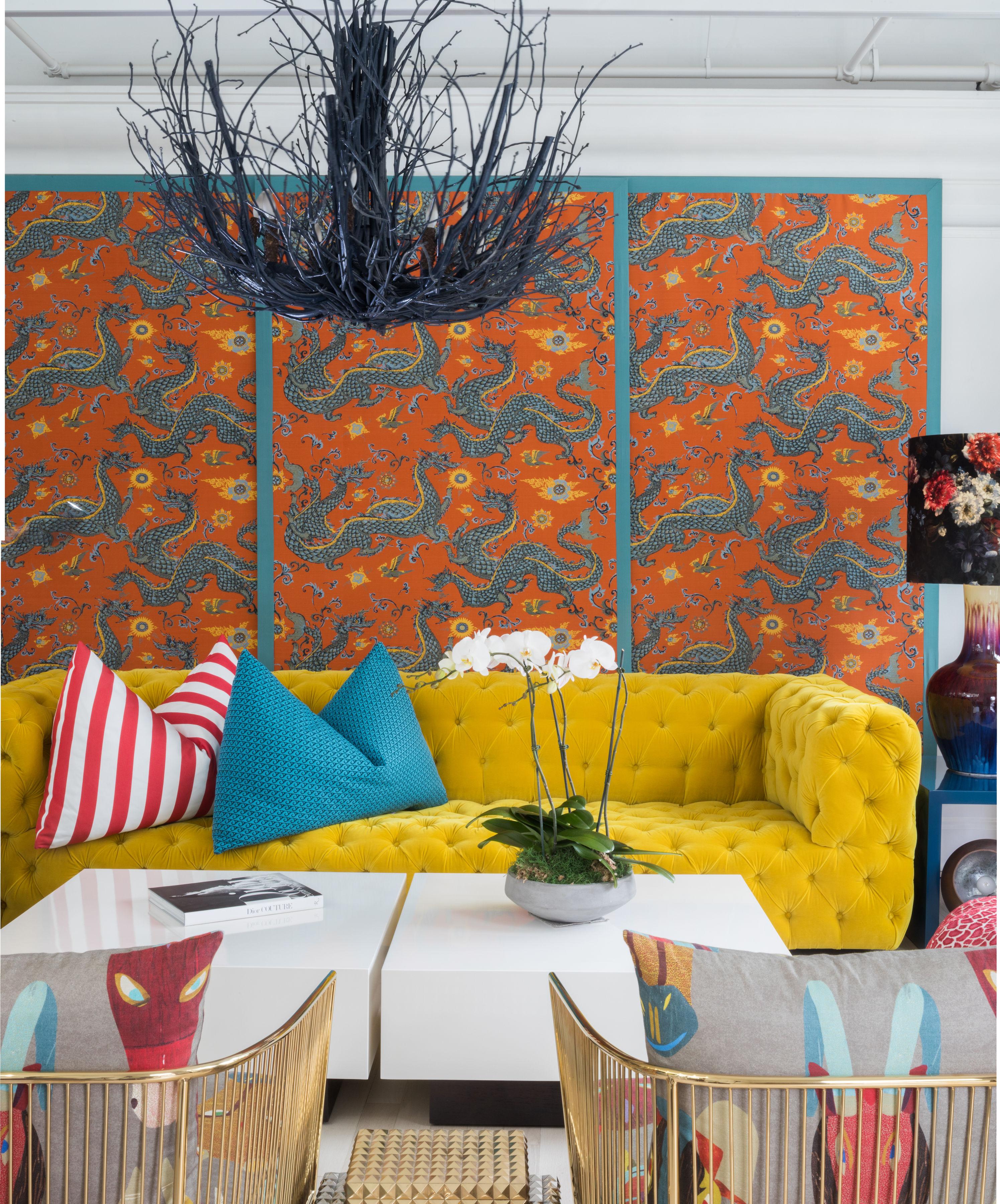 Sofá de terciopelo amarillo con botones estilo Chesterfield Terciopelo en venta
