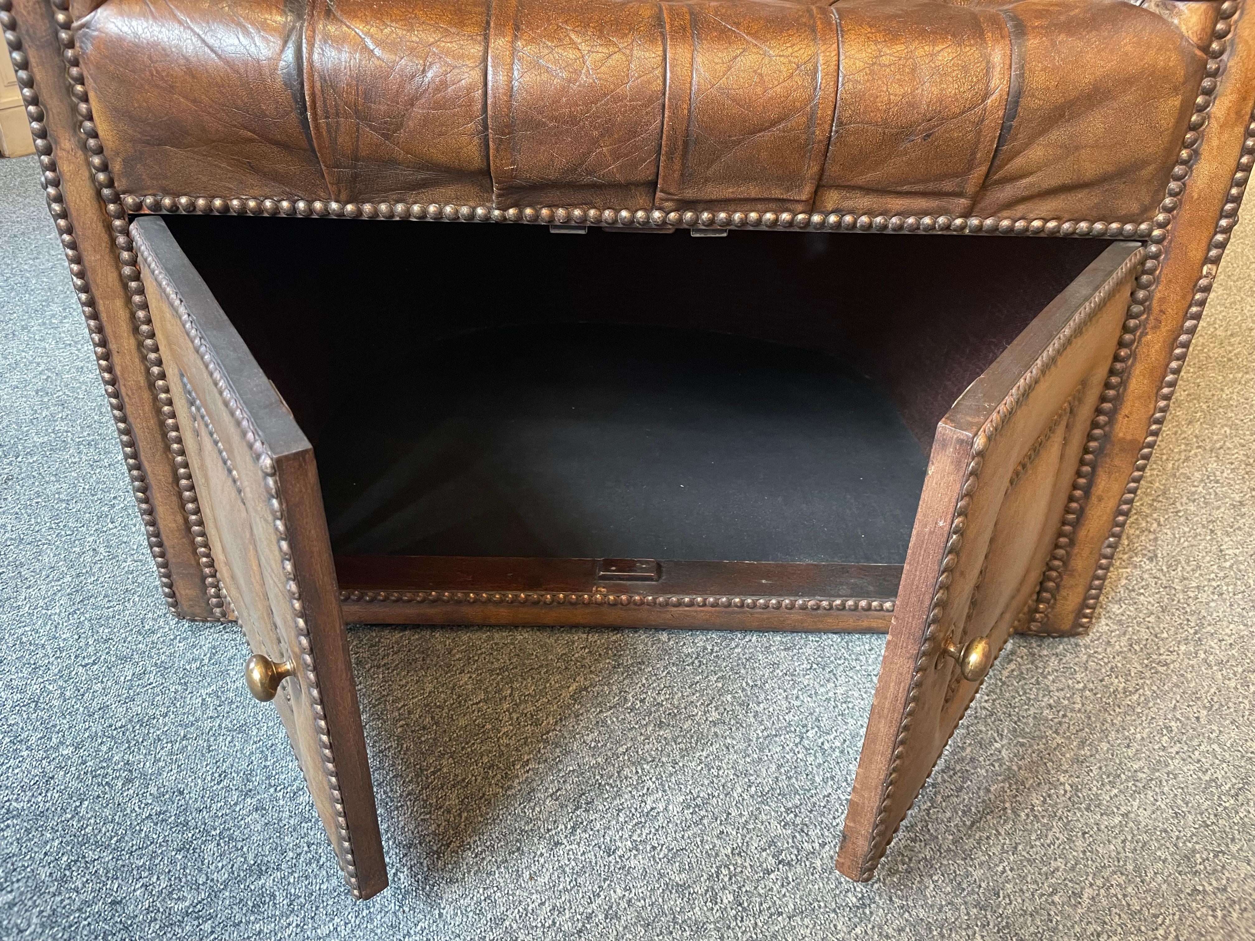 Cuir Fauteuil Carrosse de style Chesterfield en vente