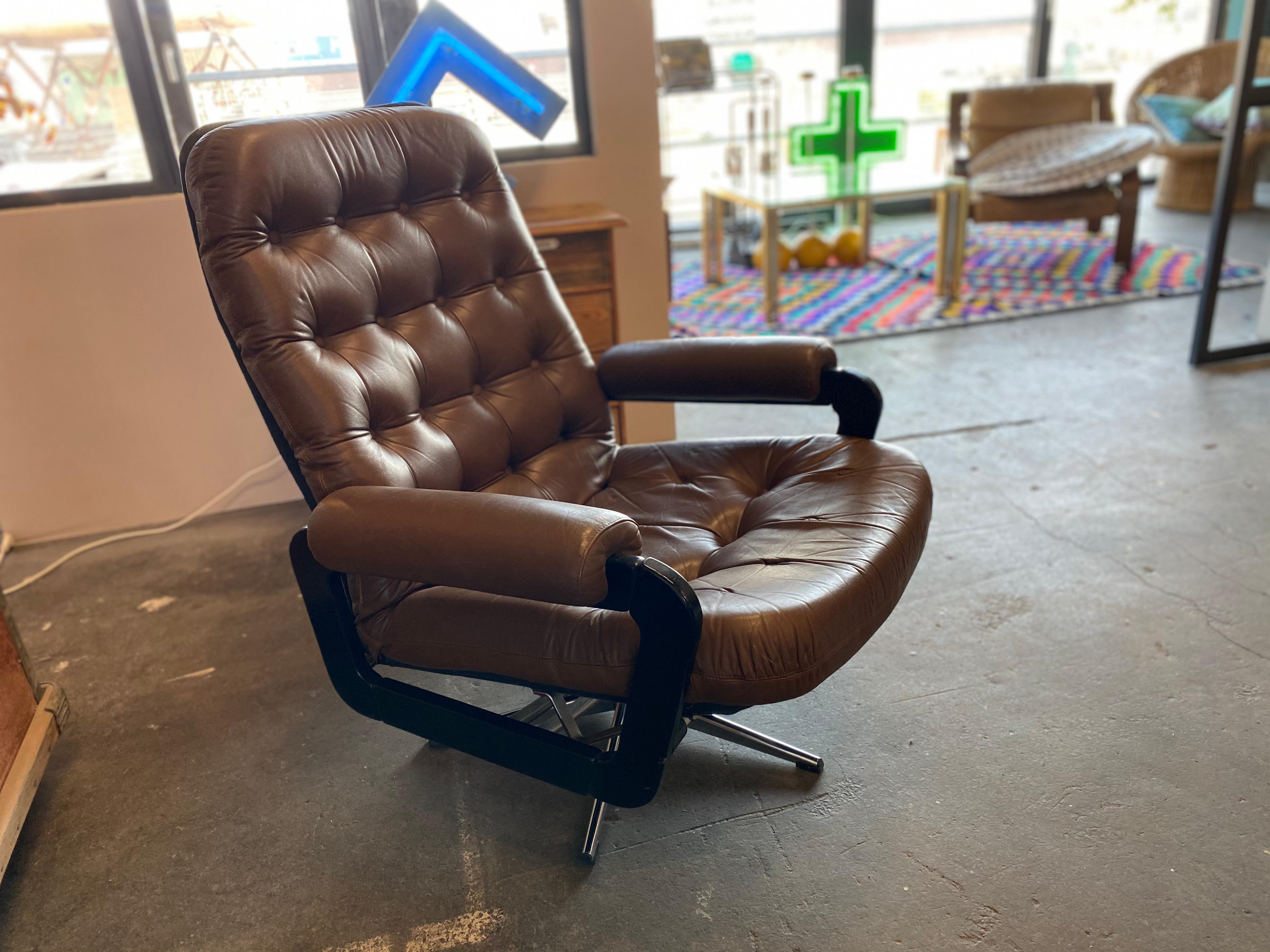Chesterfield Style Lounge Chair, 1970s In Fair Condition In Hamburg, DE