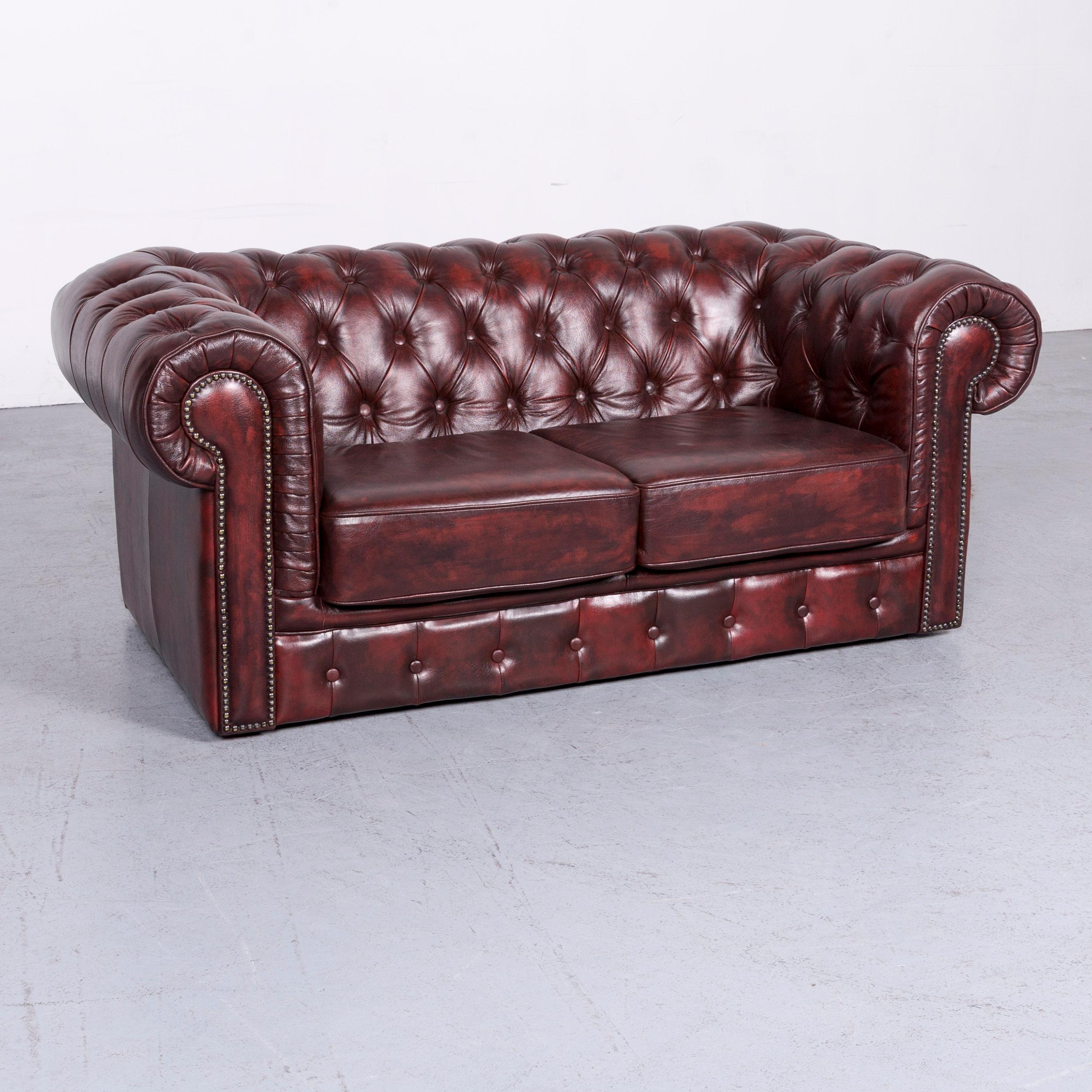 We bring to you a Chesterfield style vintage leather sofa two-seat couch red.