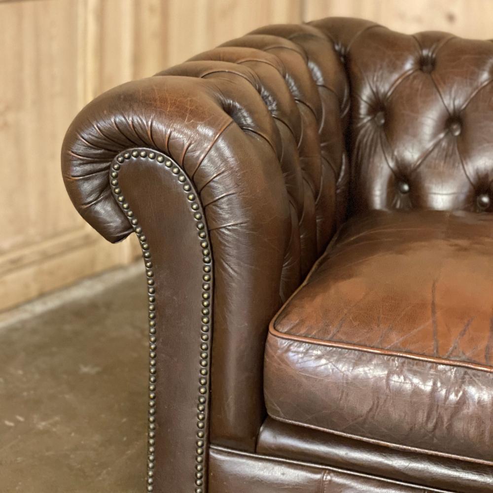 Chesterfield Tufted Leather Love Seat In Good Condition In Dallas, TX