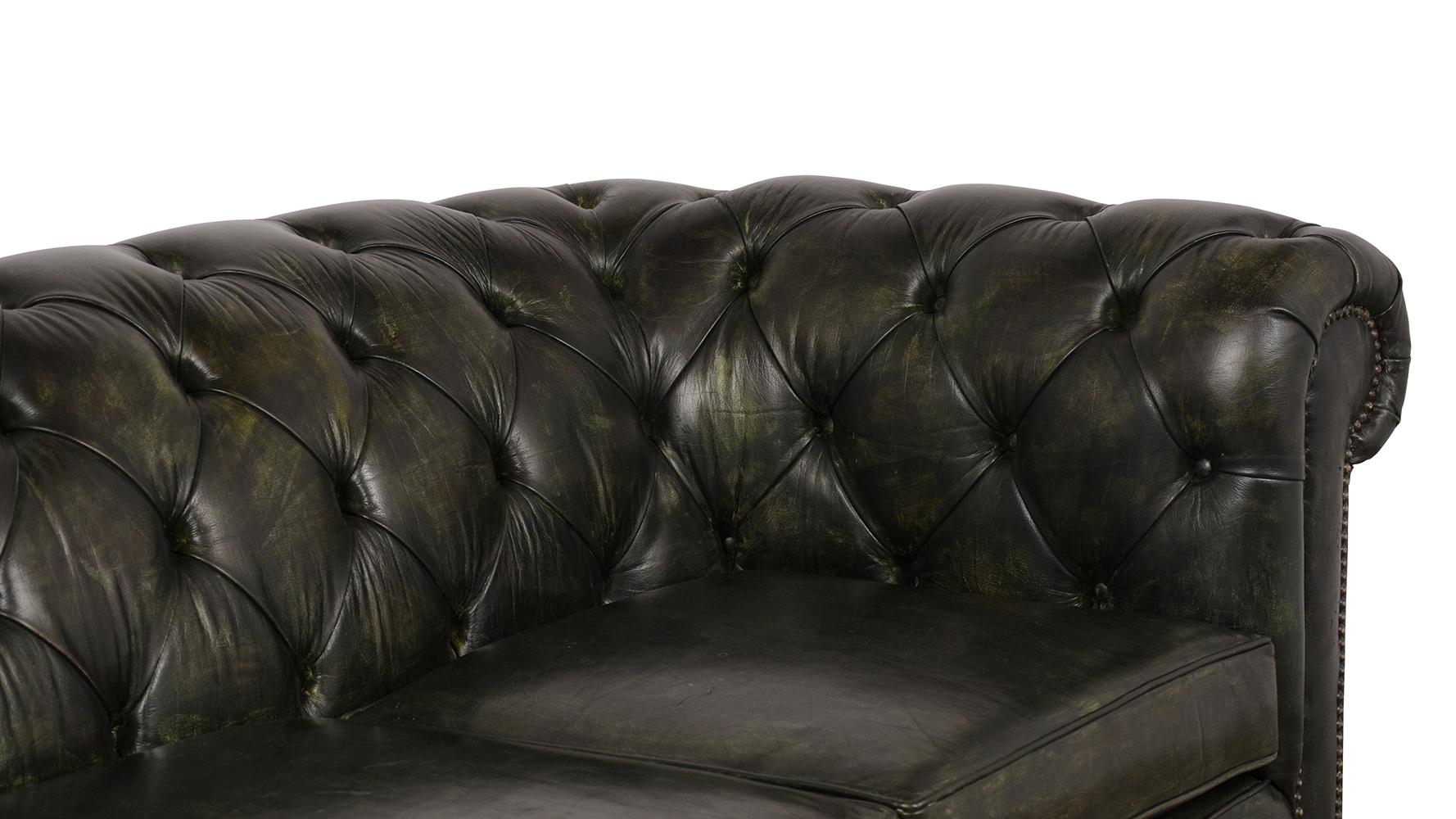 Chesterfield Tufted Leather Sofa In Good Condition In Los Angeles, CA