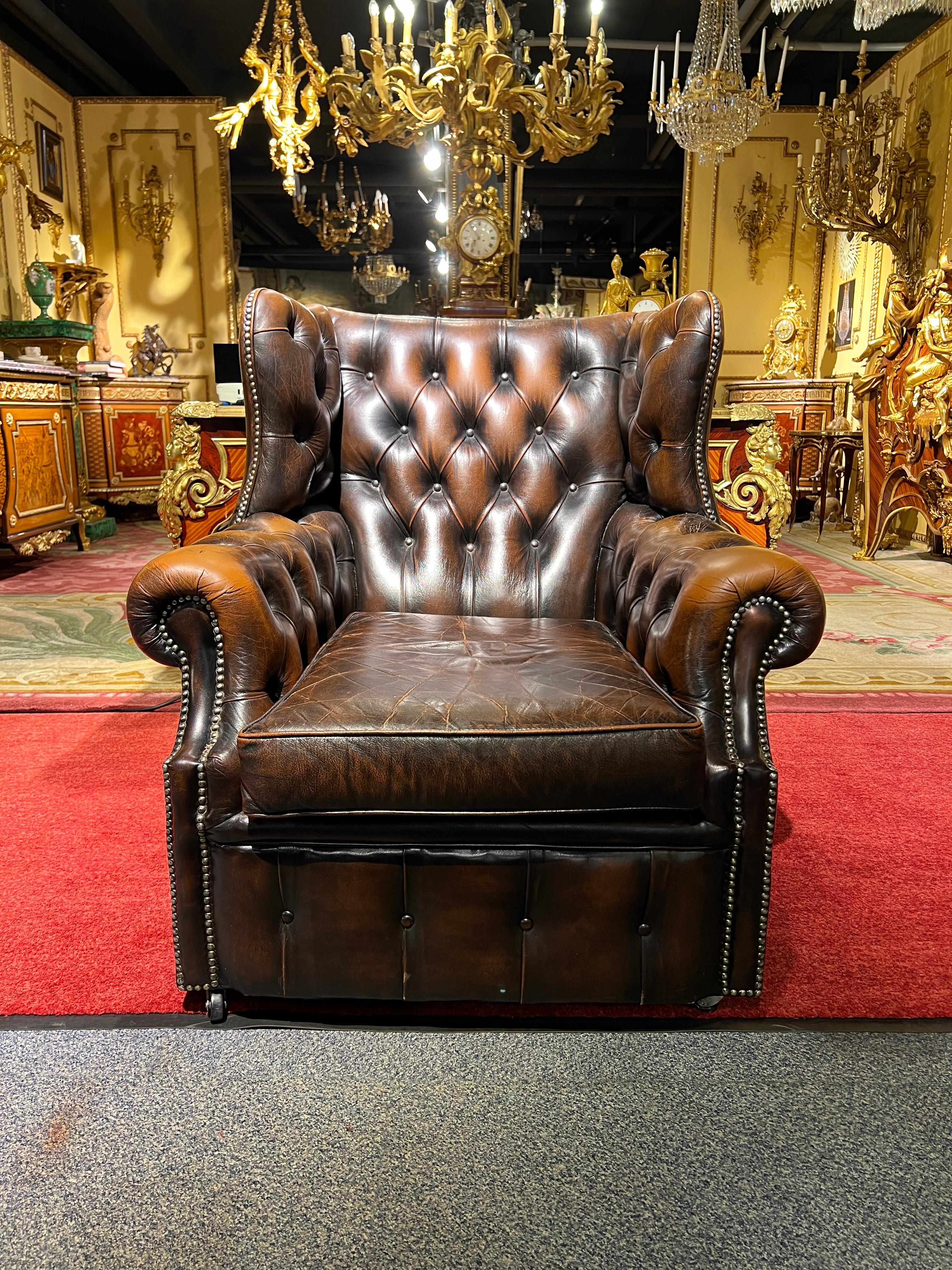 Chesterfield Vintage Brown Leather Wingback Georgian Armchair with Horse hair In Good Condition For Sale In Berlin, DE