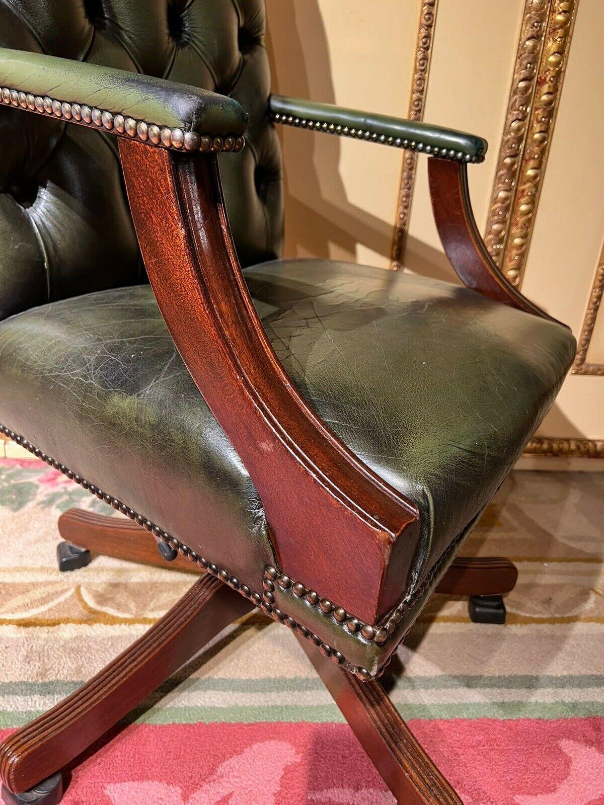 Chesterfield Vintage Captain's Office Chair in Green Leather For Sale 3