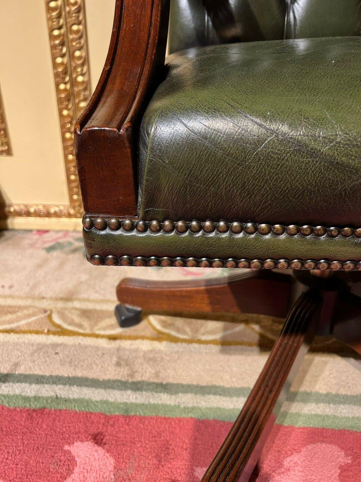 Chesterfield Vintage Kapitän''s Bürostuhl aus grünem Leder im Angebot 7