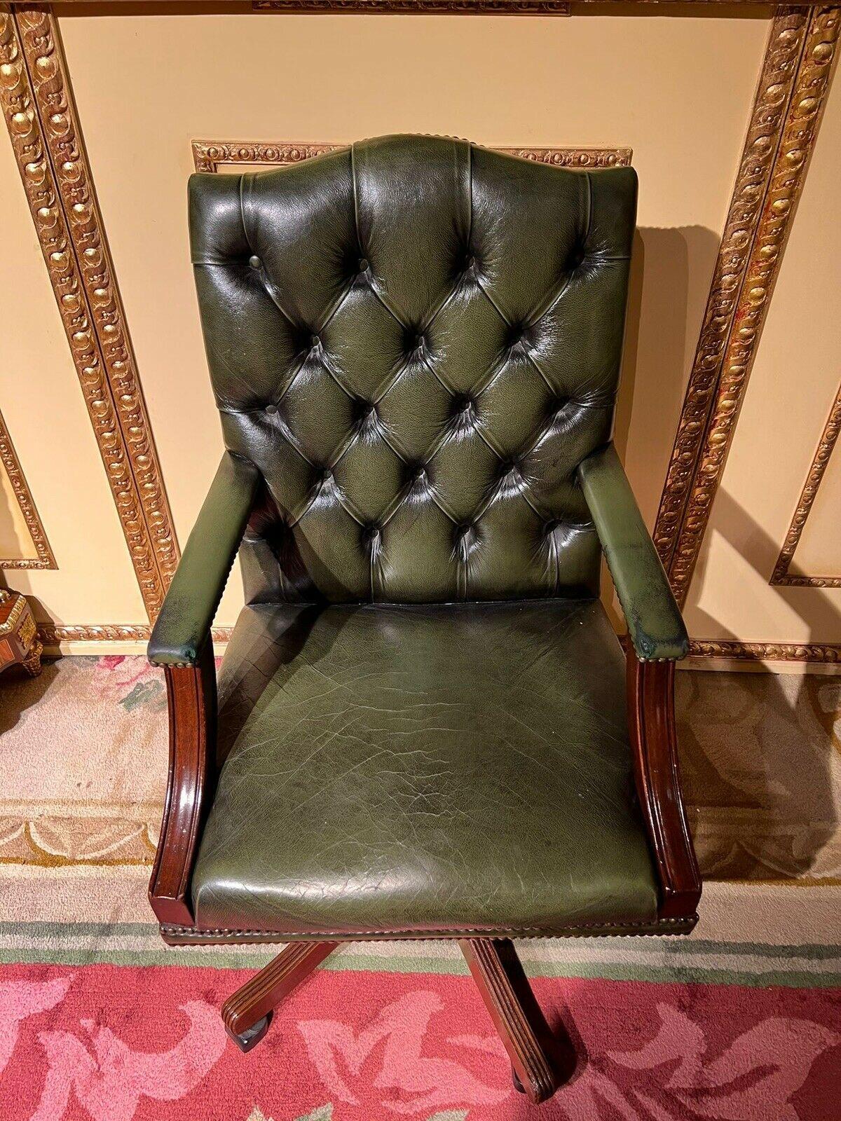 Chesterfield Vintage Kapitän''s Bürostuhl aus grünem Leder (Englisch) im Angebot
