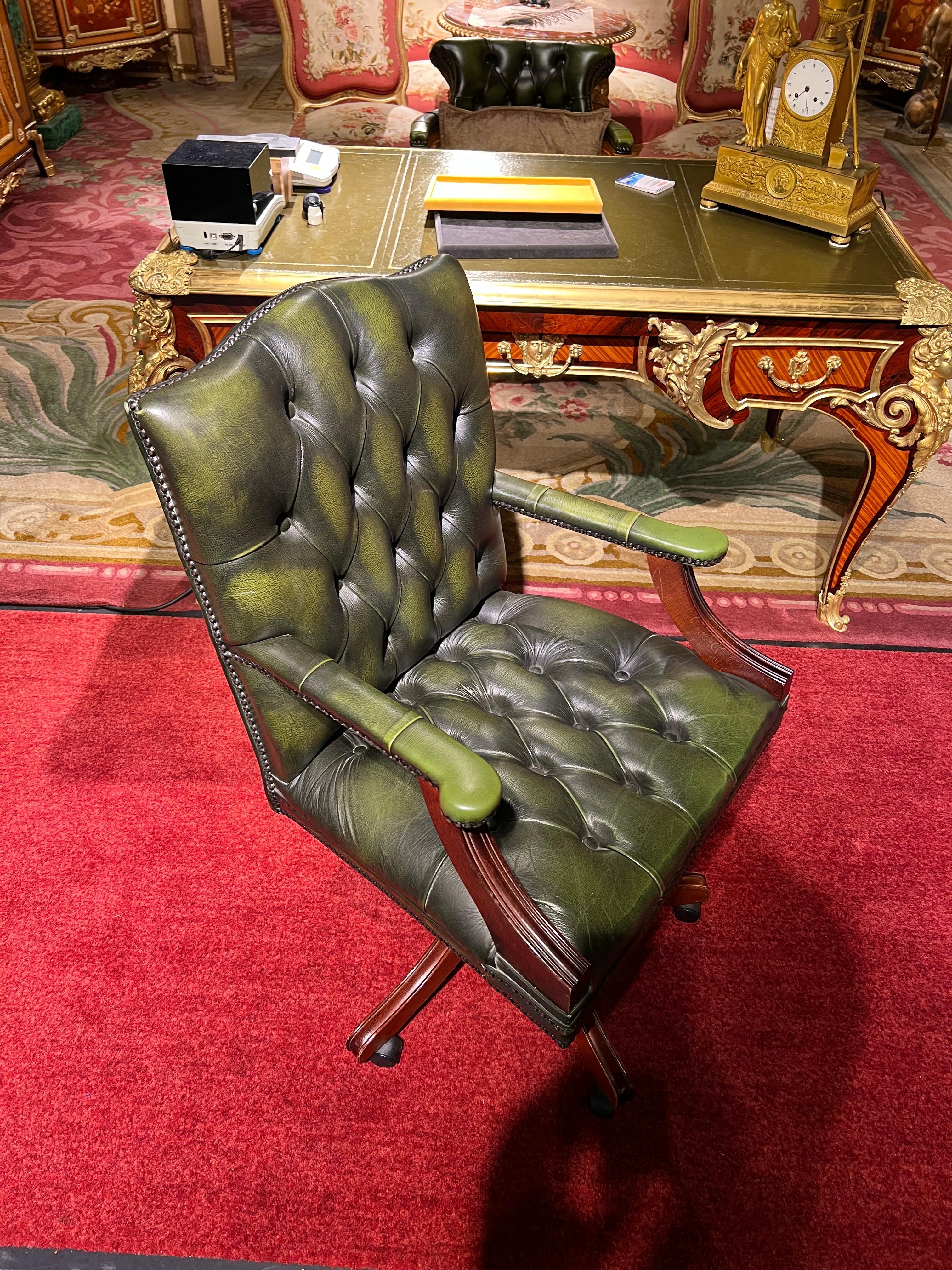 Chesterfield Vintage Captain's Office Chair in Green Leather 1