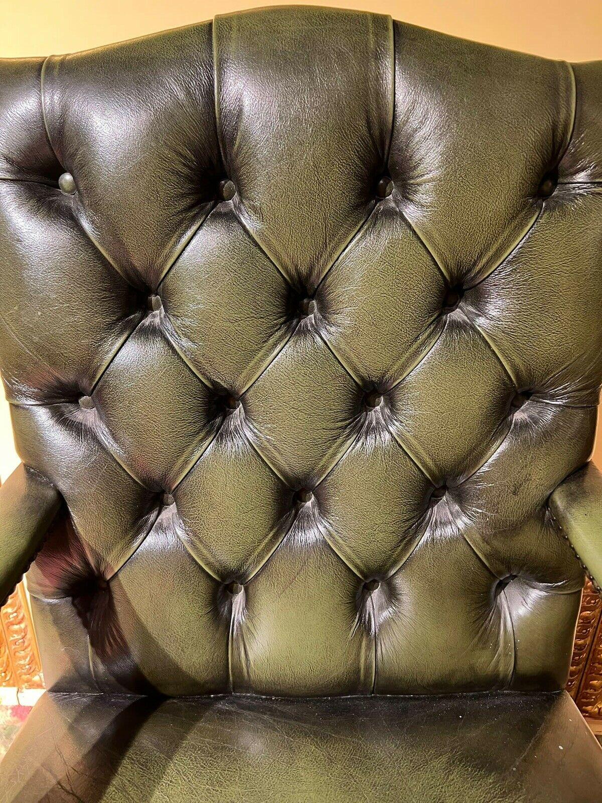 20th Century Chesterfield Vintage Captain's Office Chair in Green Leather For Sale
