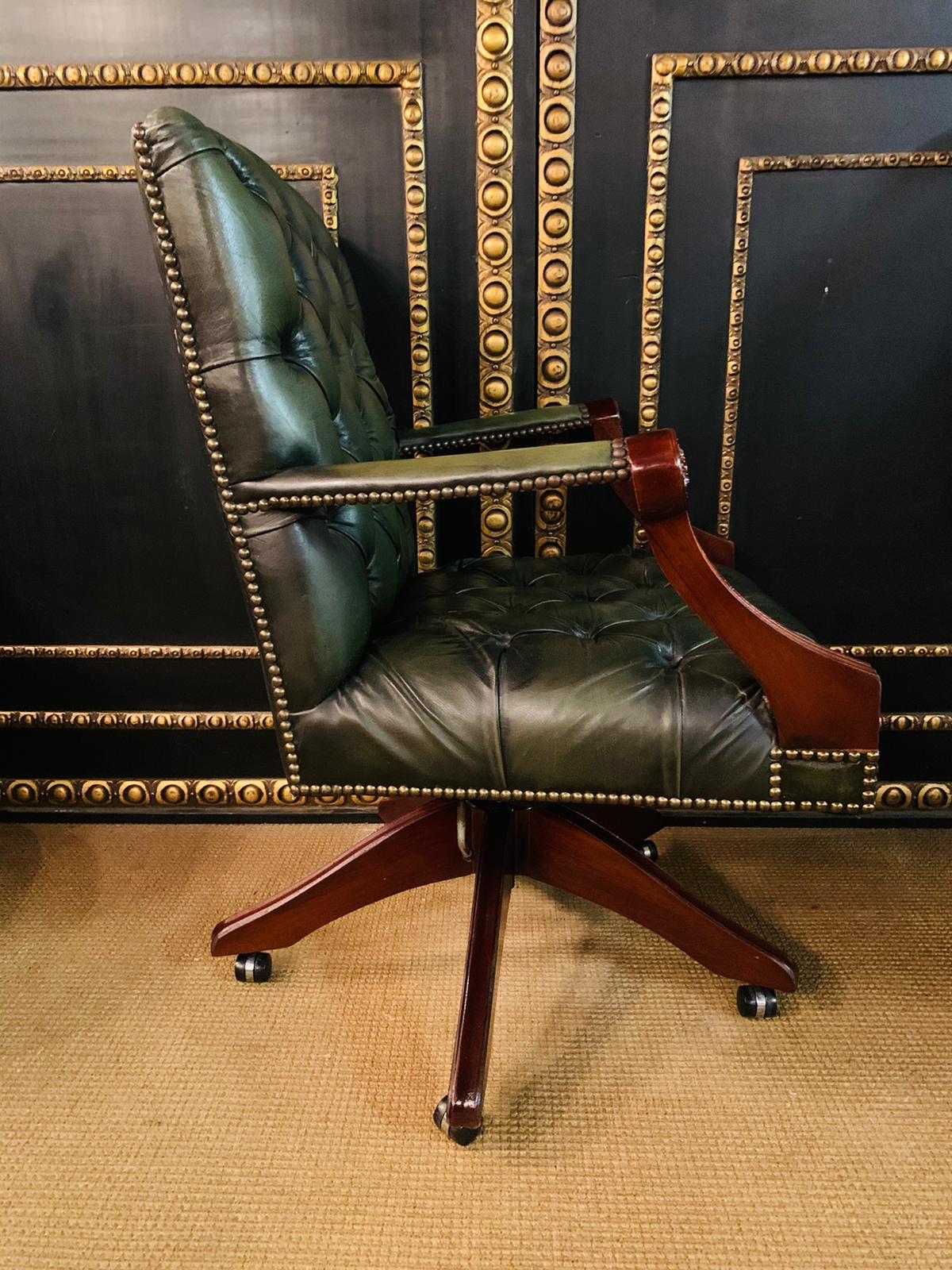 Chesterfield Vintage Green Leather Captains Directors Office Chair In Good Condition In Berlin, DE