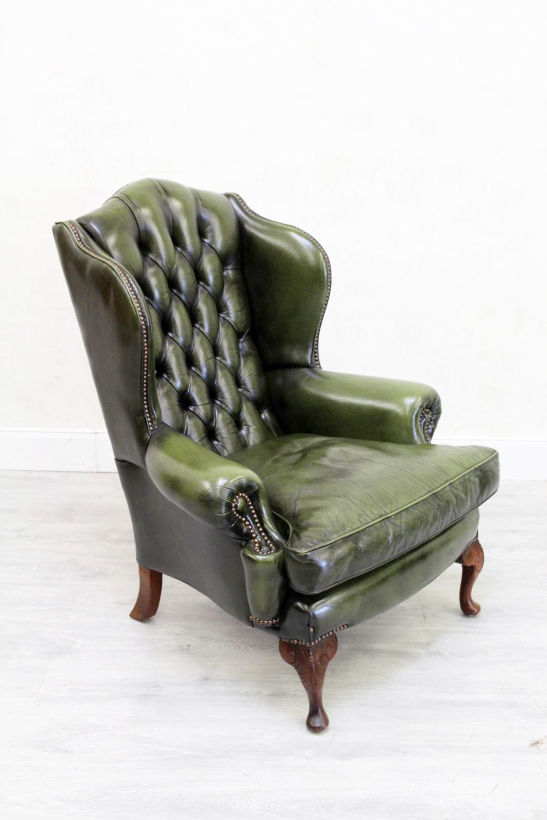 Chesterfield armchair
The shape is Classic (wing chair)
Armchair
Measures: H x 105 cm, W x 85 cm, D x 95 cm
Color green
Pillows: Down pillows
Condition: The chair is in a very good condition for the age and still has the charm of the 