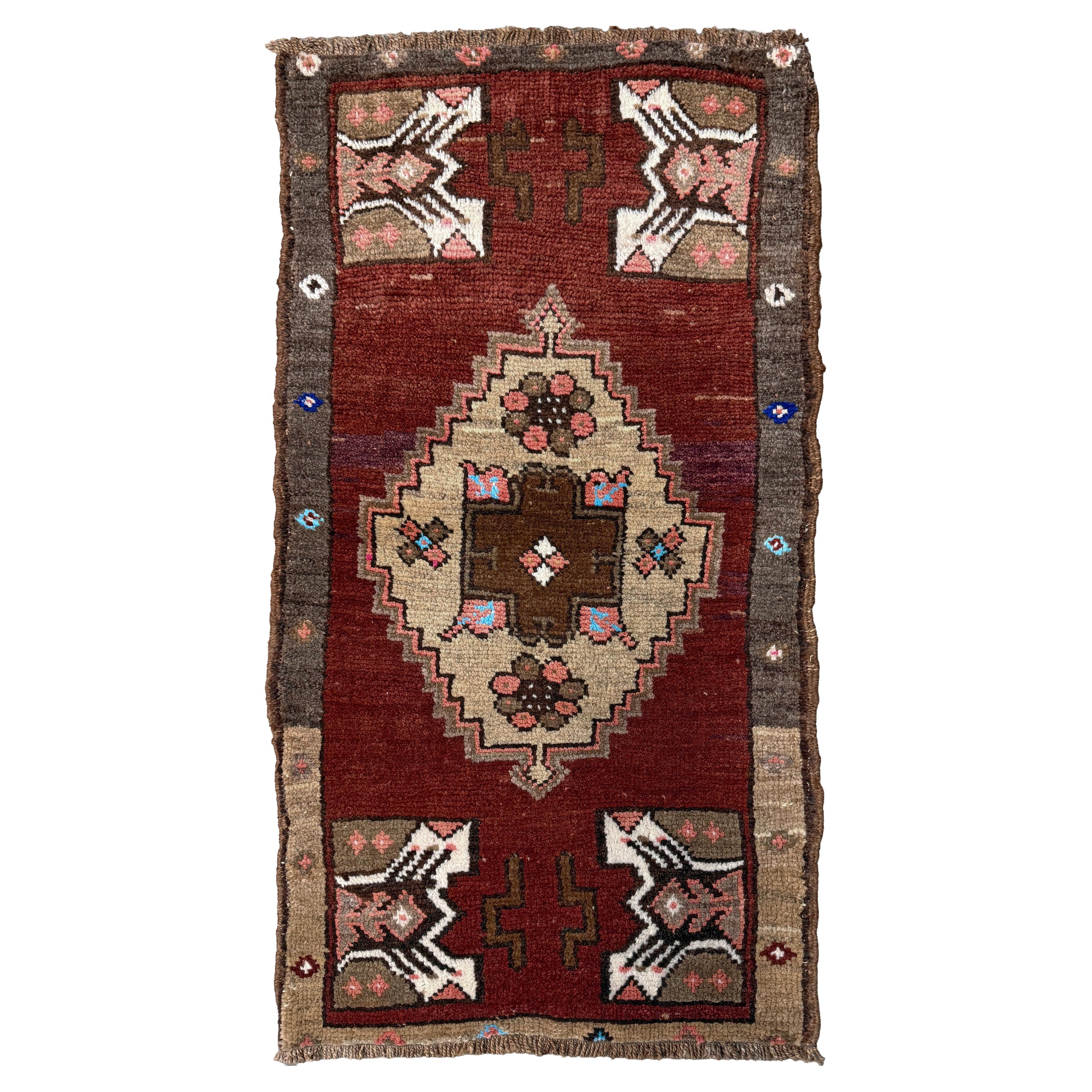 Kastanienbrauner anatolischer Yastik / Mini-Teppich - • Vintage Türkische Badematte / Fußmatte - • 2′×3′ im Angebot