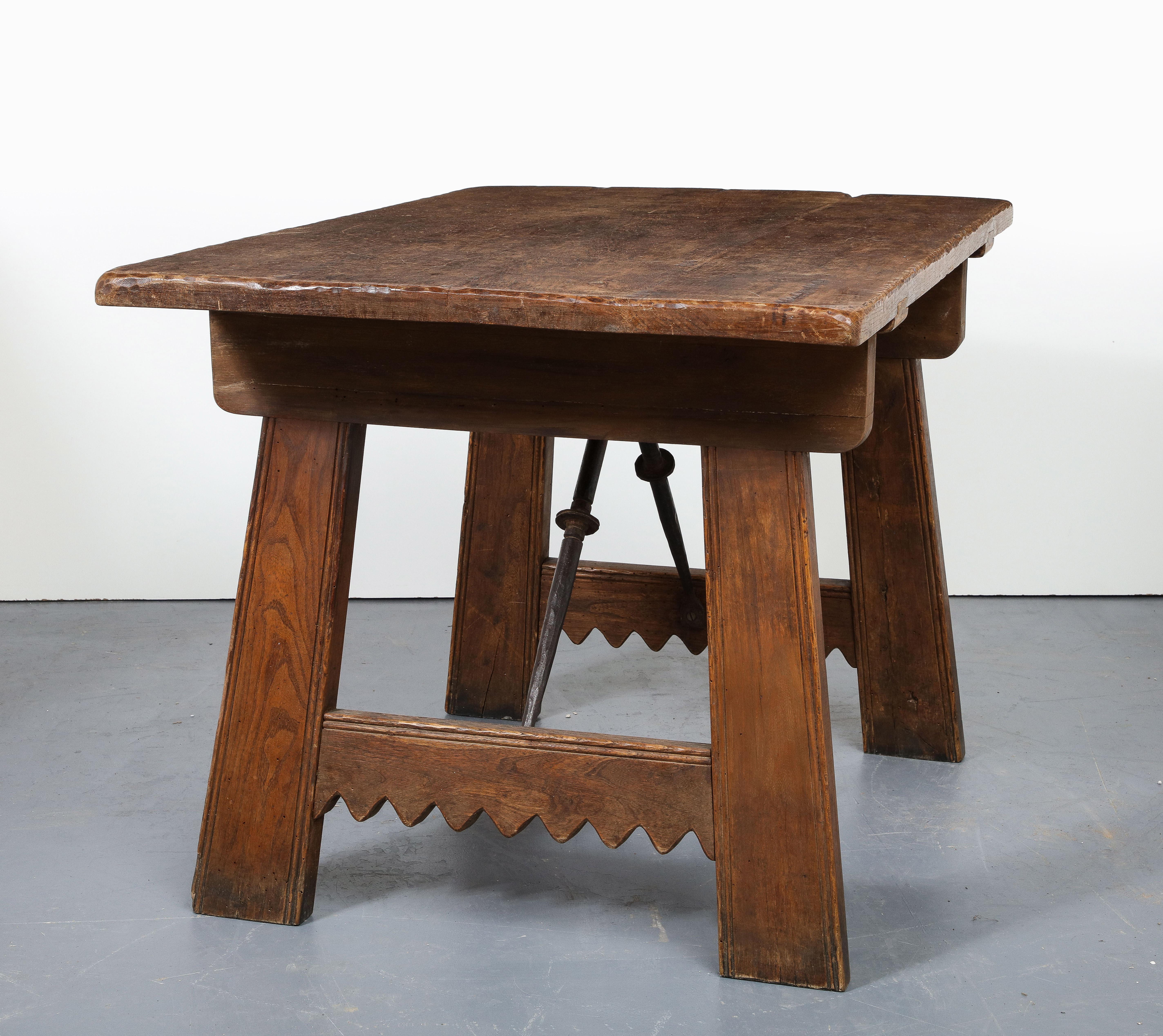 Chestnut and Elm Table, Spain, circa 1910 For Sale 4