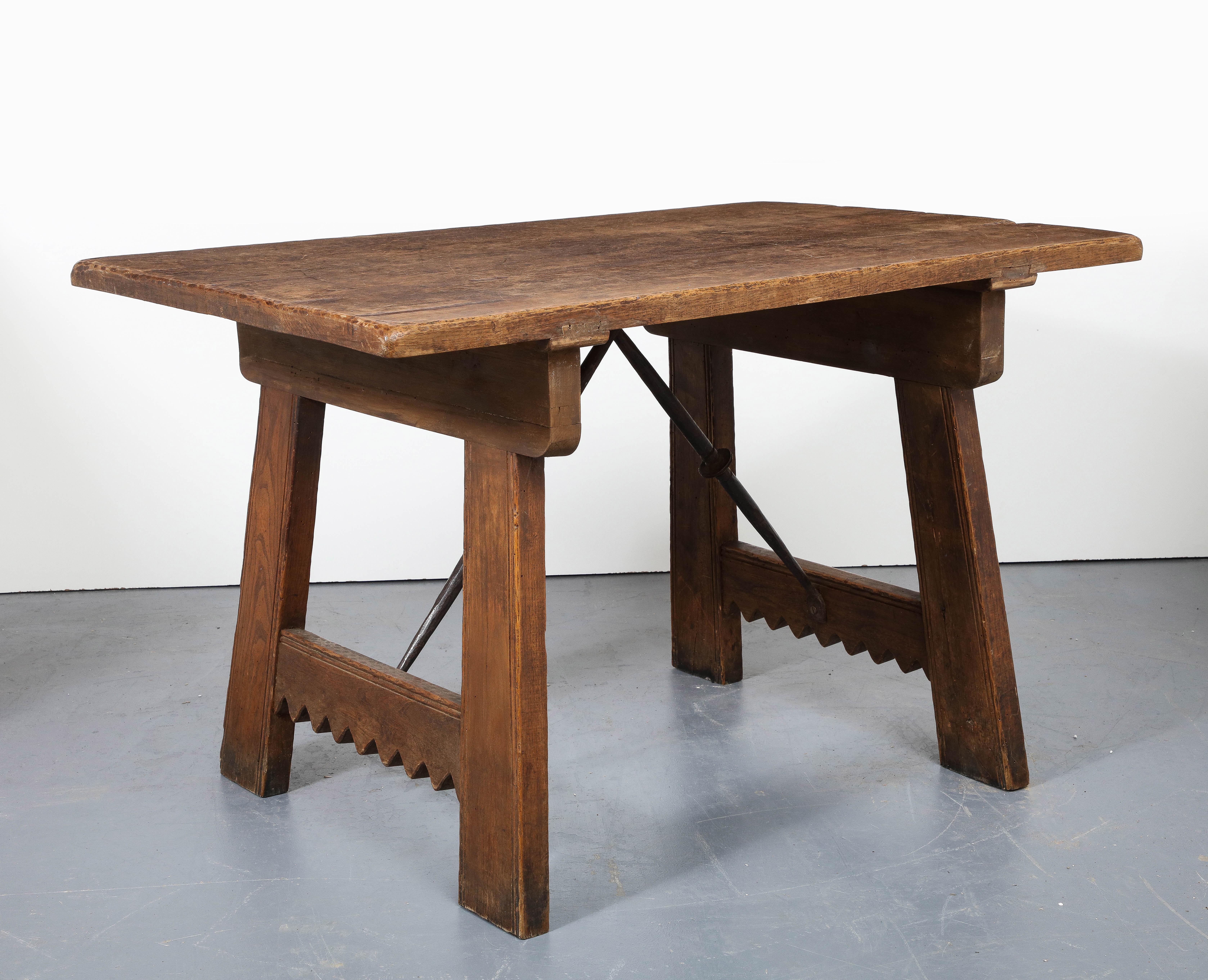 Chestnut and Elm Table, Spain, circa 1910 For Sale 5