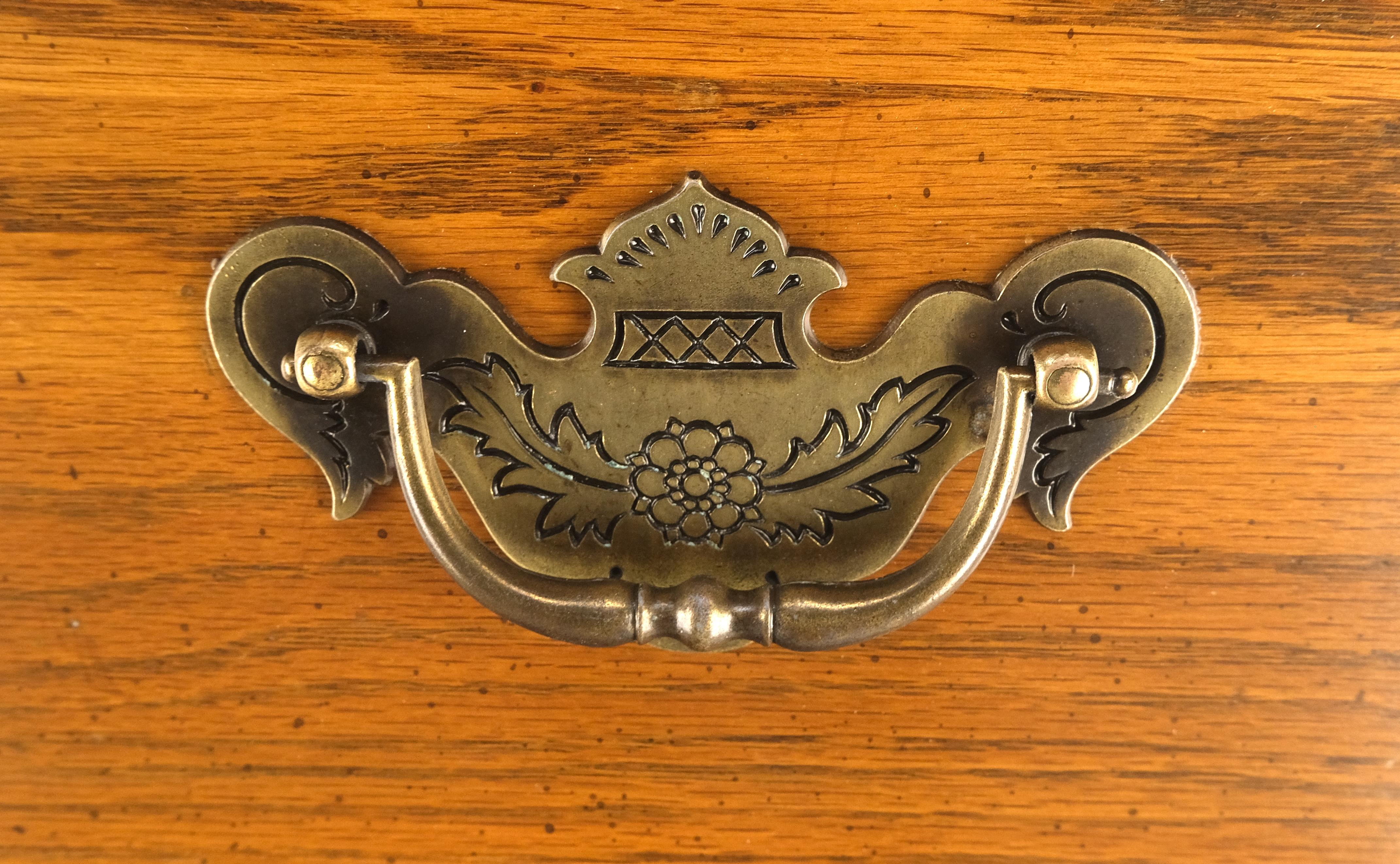 Laccato Cassettone in castagno High Boy 8 cassetti in stile Chippendale MINT! in vendita