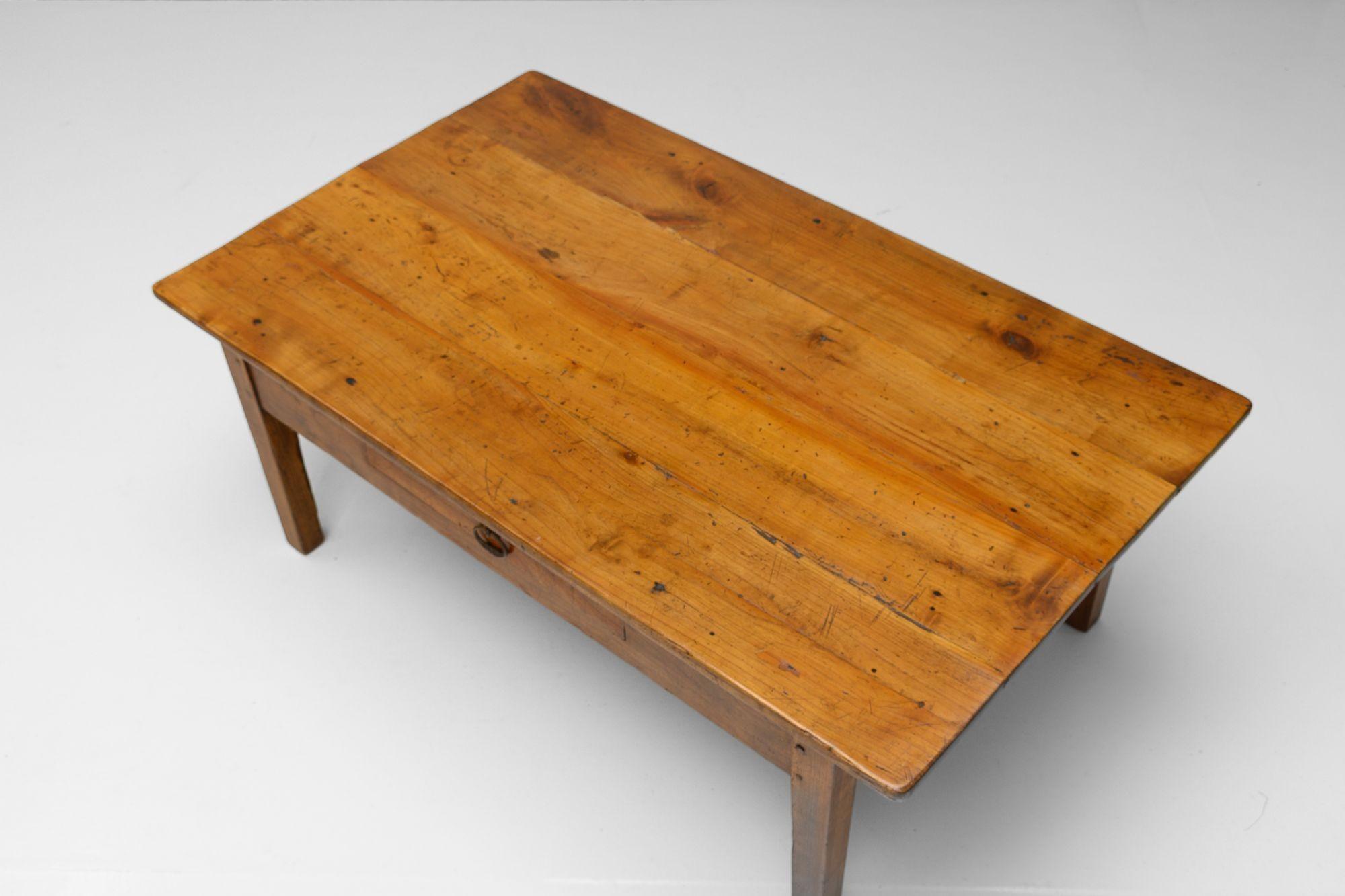Table basse en châtaignier Bon état - En vente à London, England