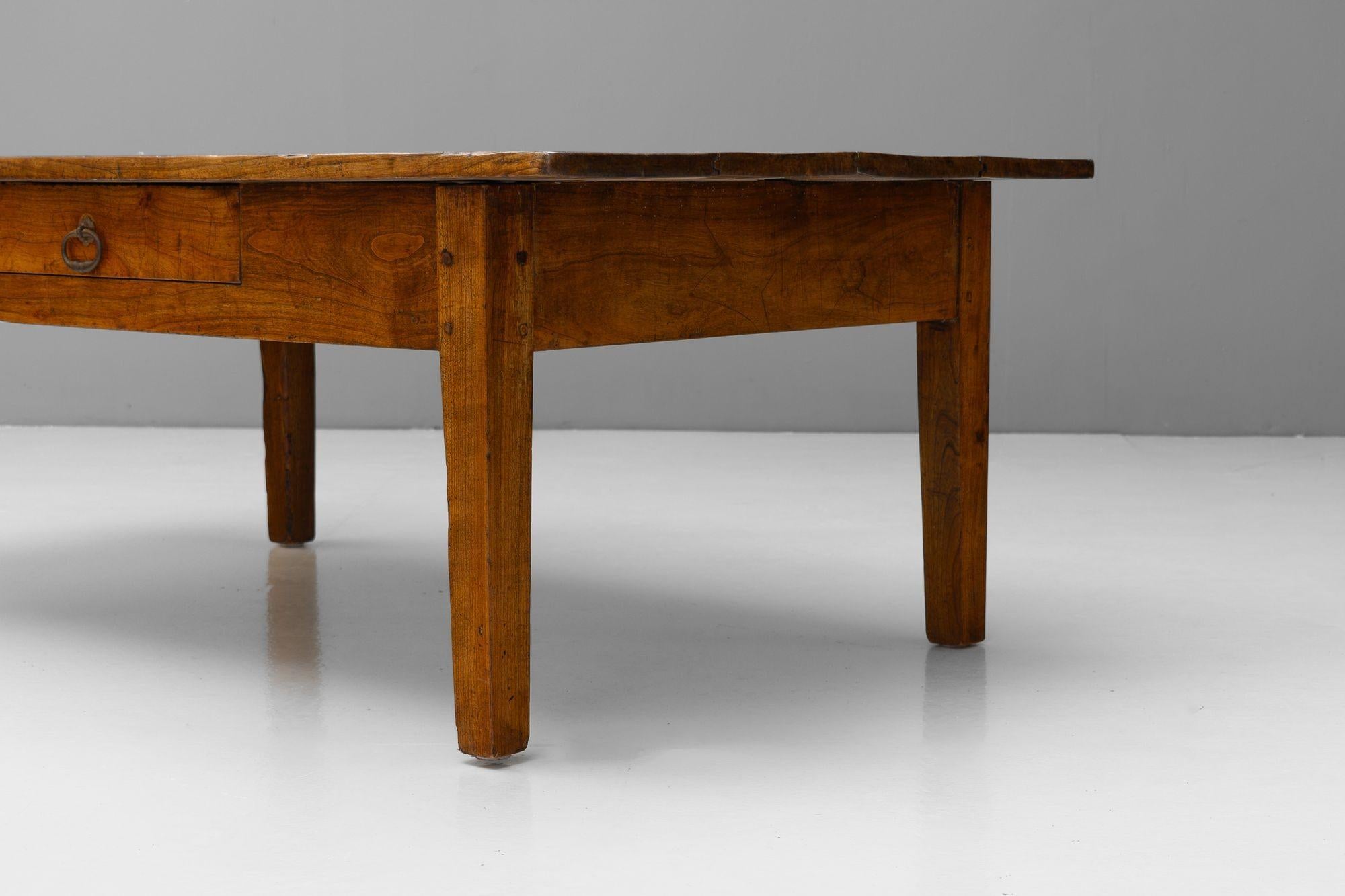 Table basse en châtaignier en vente 1