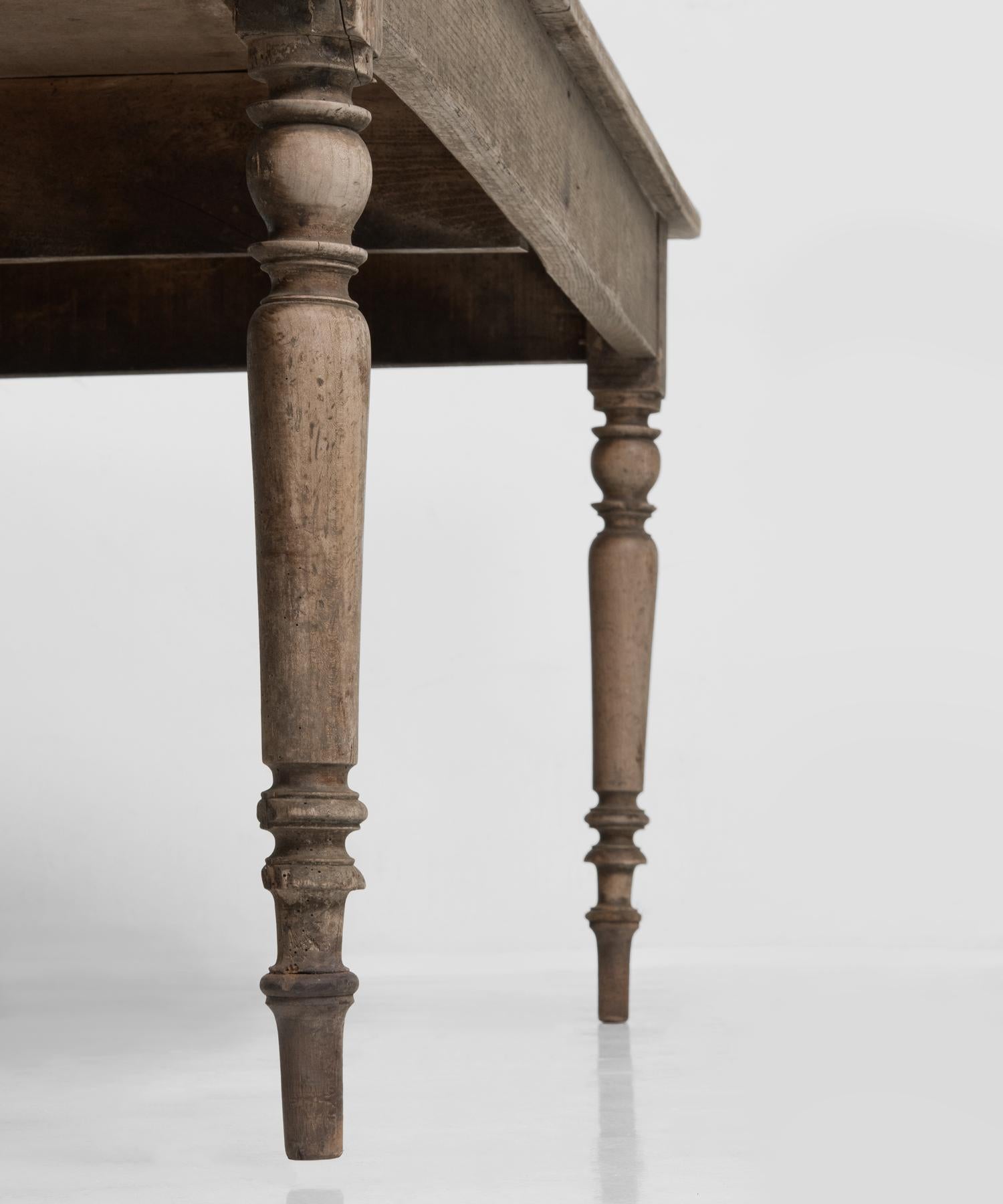 English Chestnut Dining Table, England, circa 1840