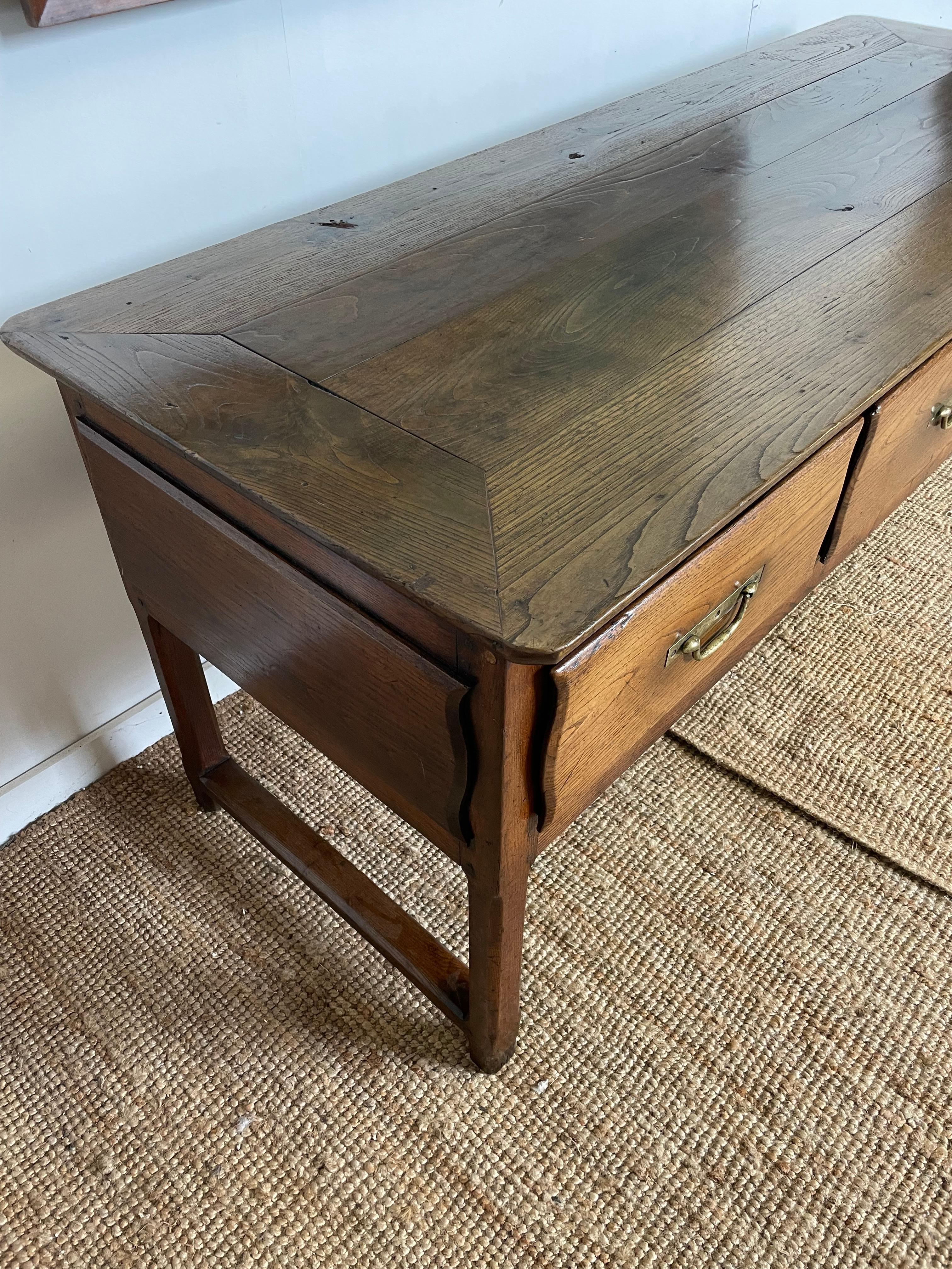 Base de commode / table de service en châtaignier en vente 5