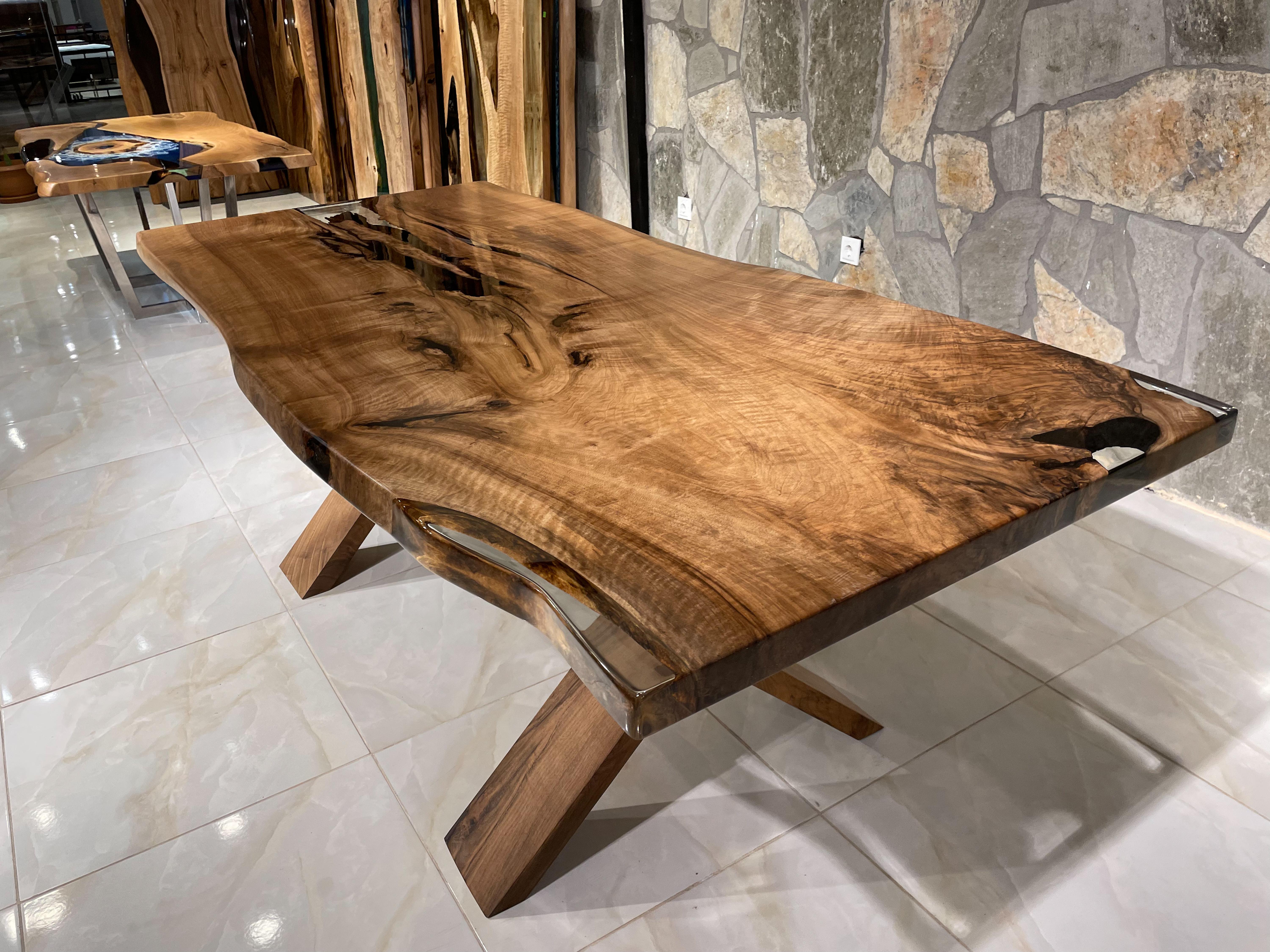 Table en bois en résine époxy châtaigne - Table de salle à manger pour 6 - Table en bois massif en vente 3