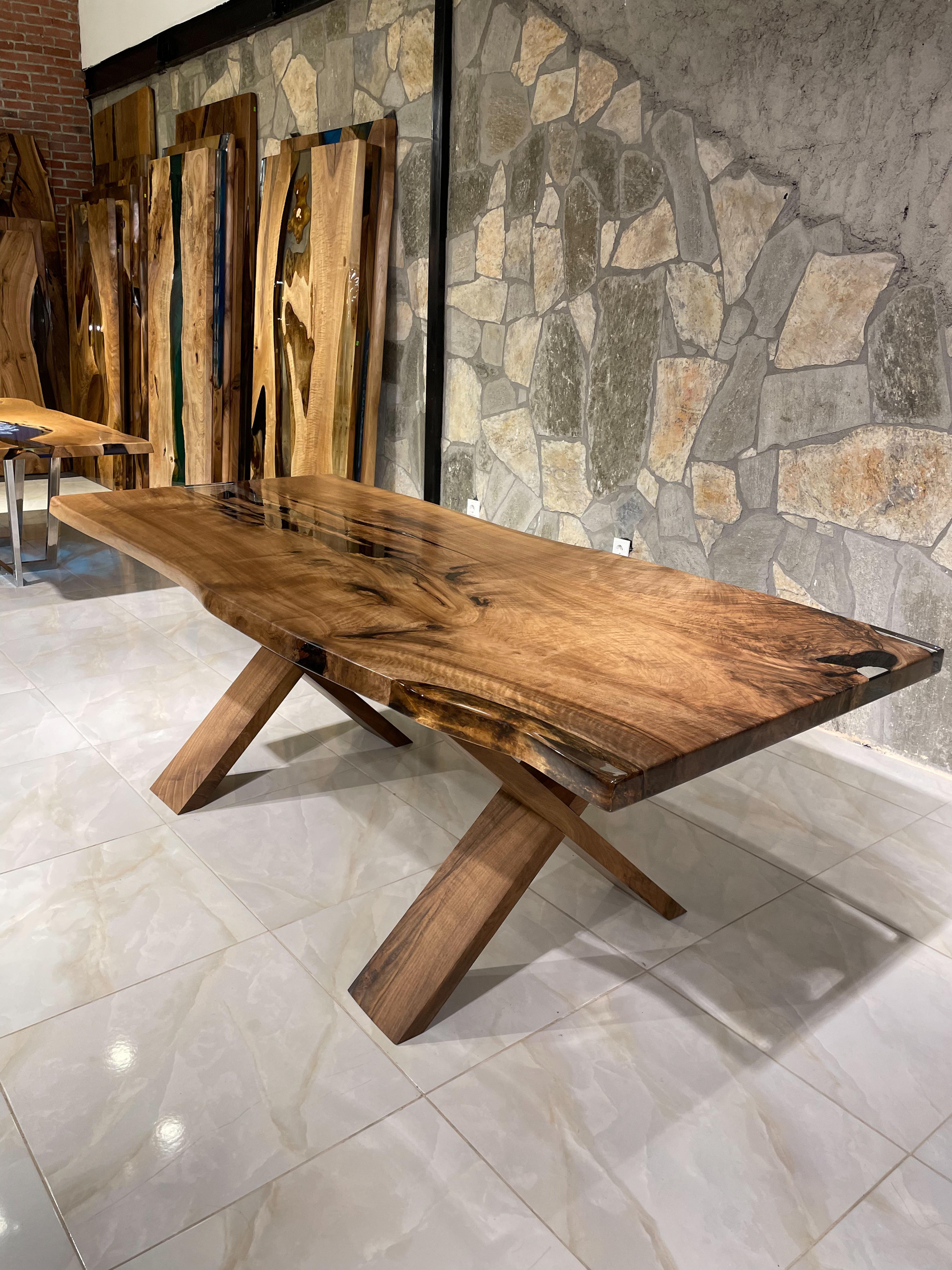 Table en bois en résine époxy châtaigne - Table de salle à manger pour 6 - Table en bois massif en vente 4