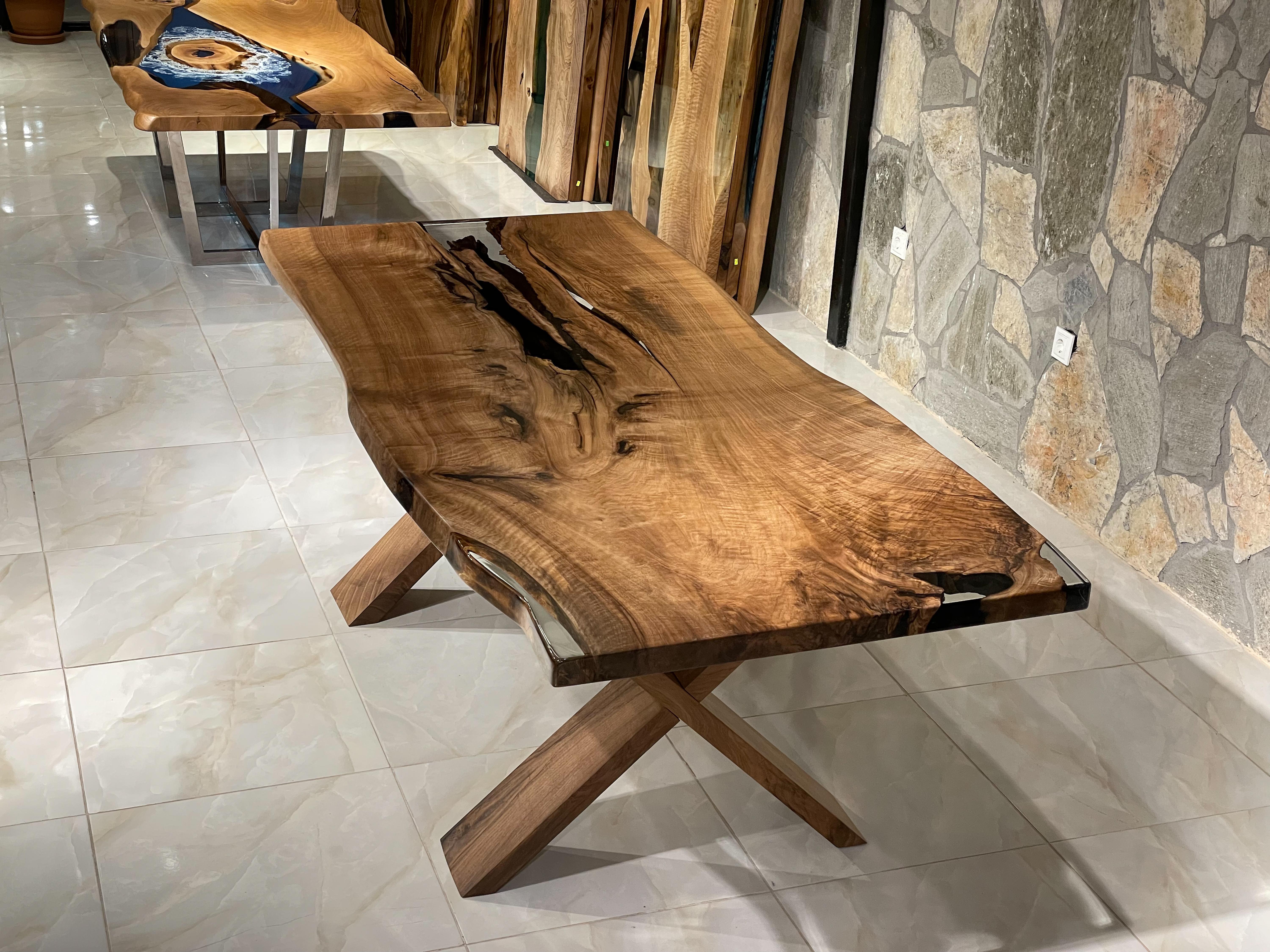Turc Table en bois en résine époxy châtaigne - Table de salle à manger pour 6 - Table en bois massif en vente