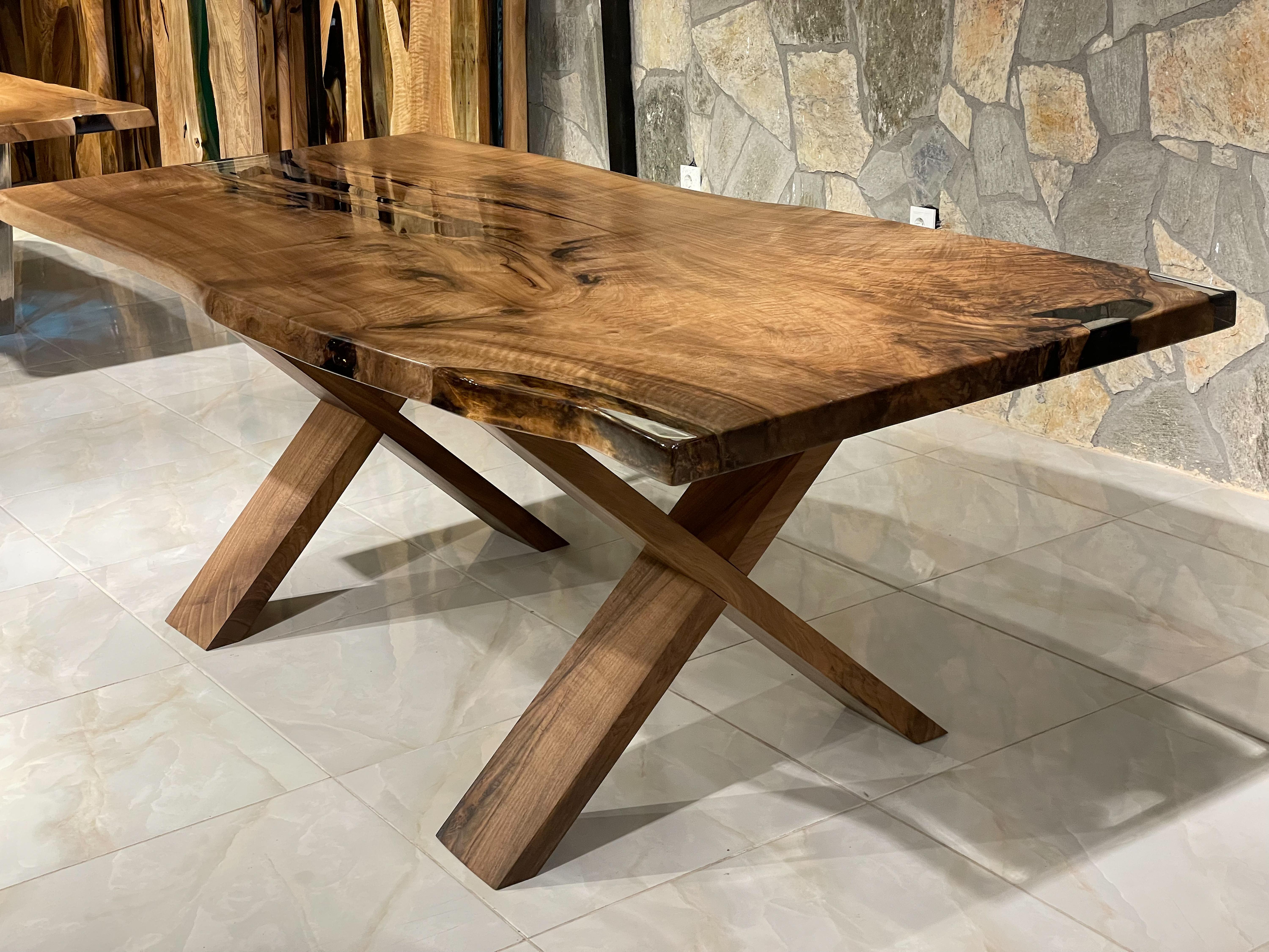 Table en bois en résine époxy châtaigne - Table de salle à manger pour 6 - Table en bois massif Neuf - En vente à İnegöl, TR