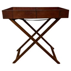 Vassoio da maggiordomo pieghevole rivestito in pelle di castagno