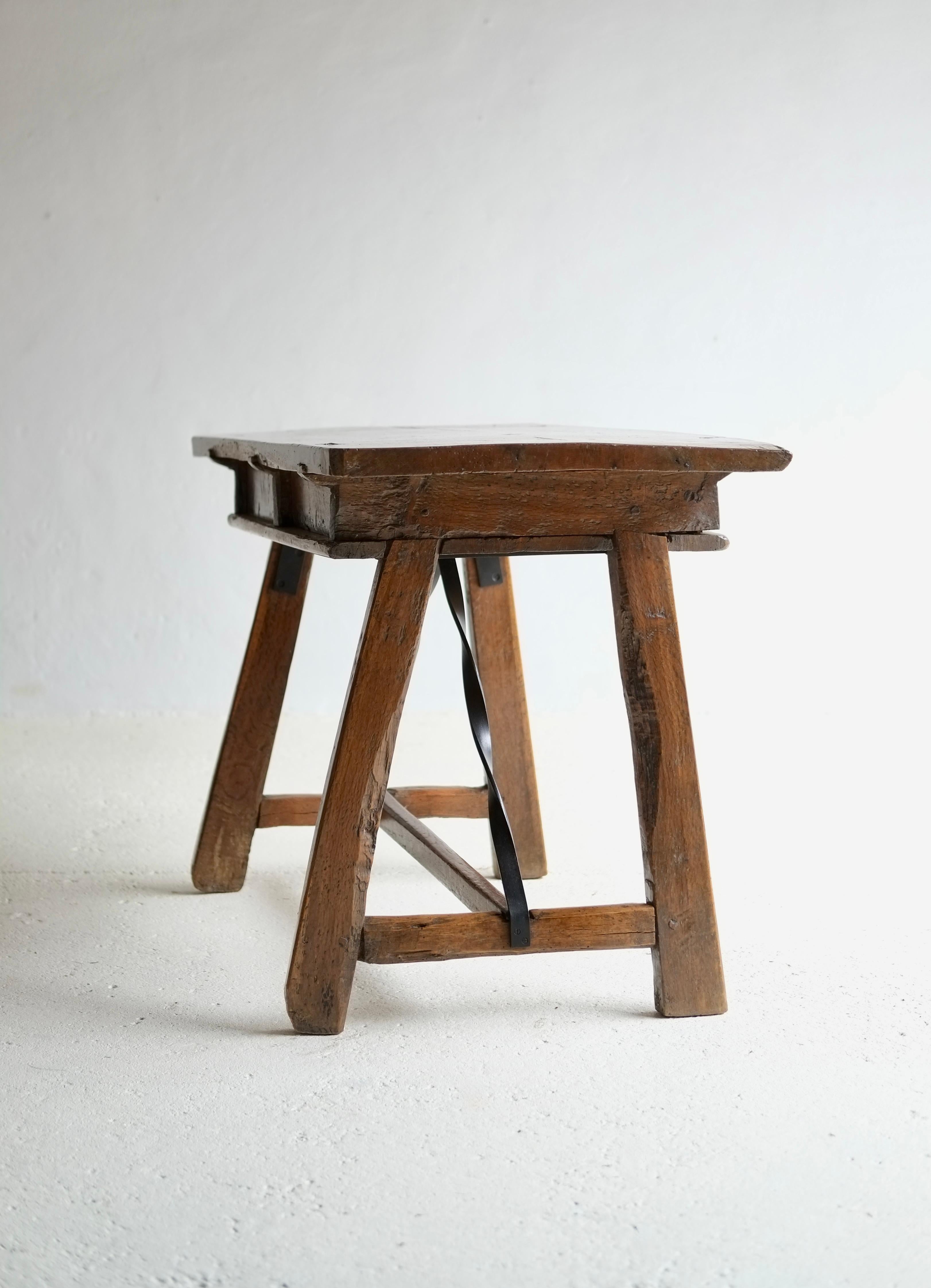 Mesa despensa de castaño y roble 5