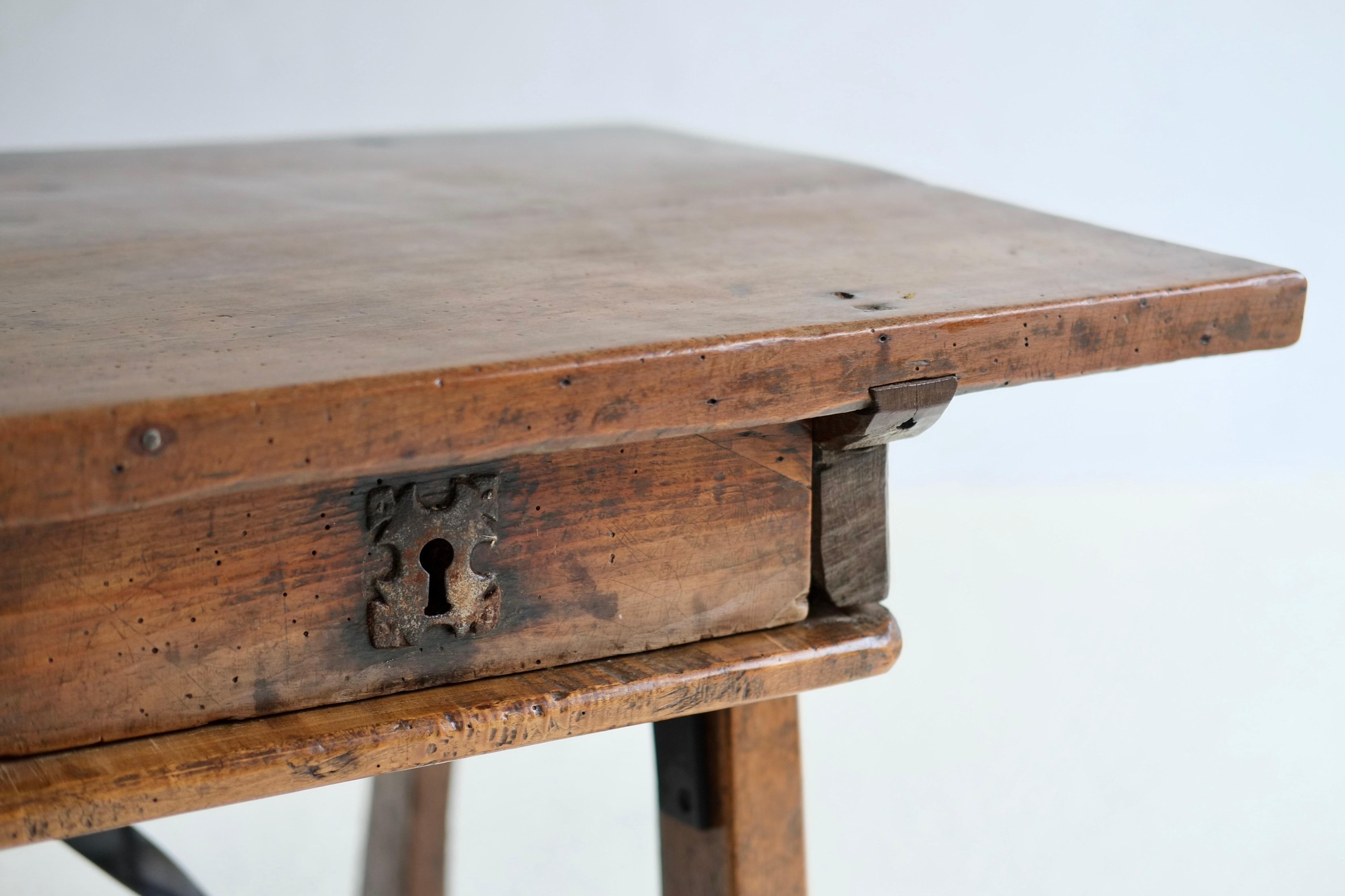 Mesa despensa de castaño y roble 6