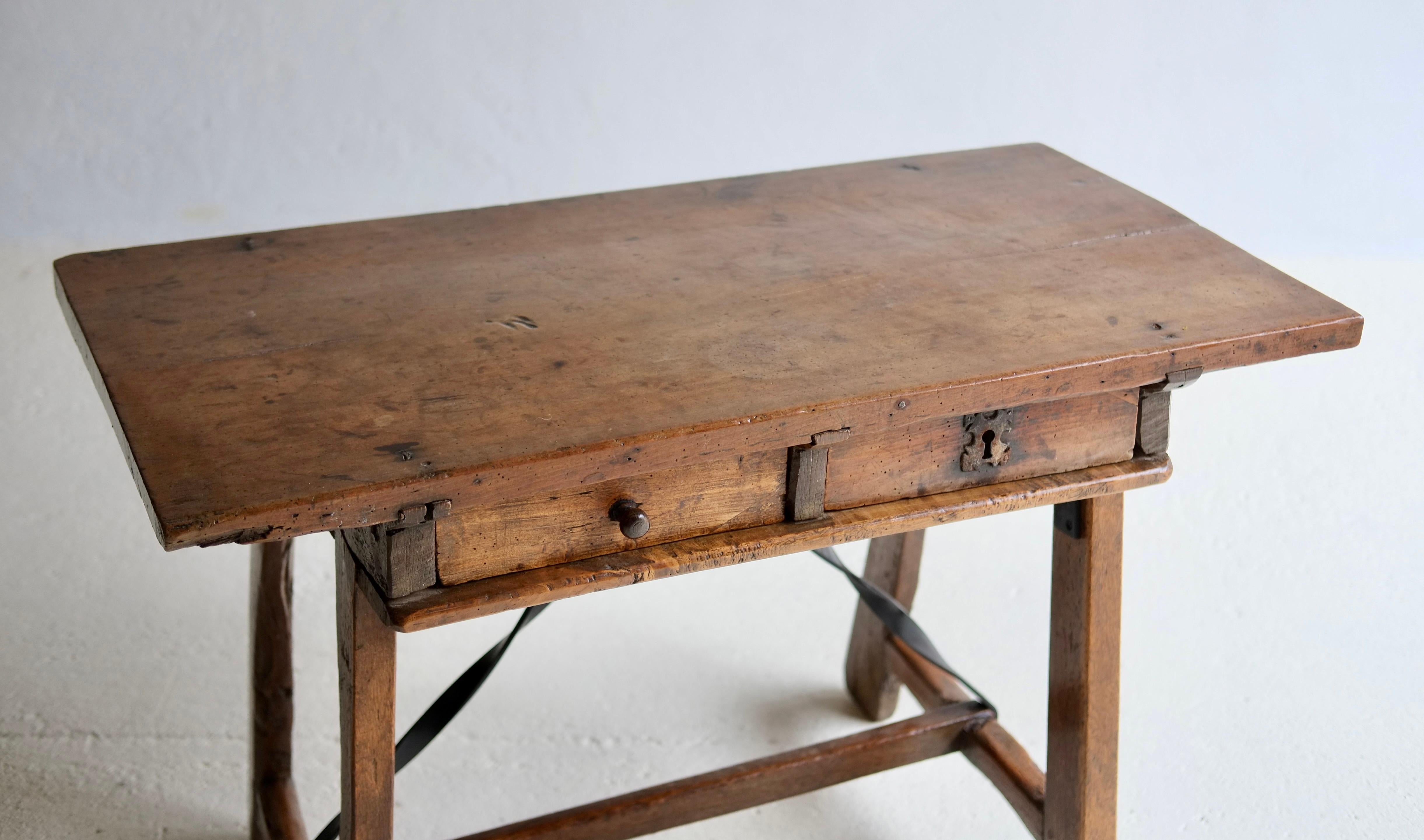 Mesa despensa de castaño y roble 8