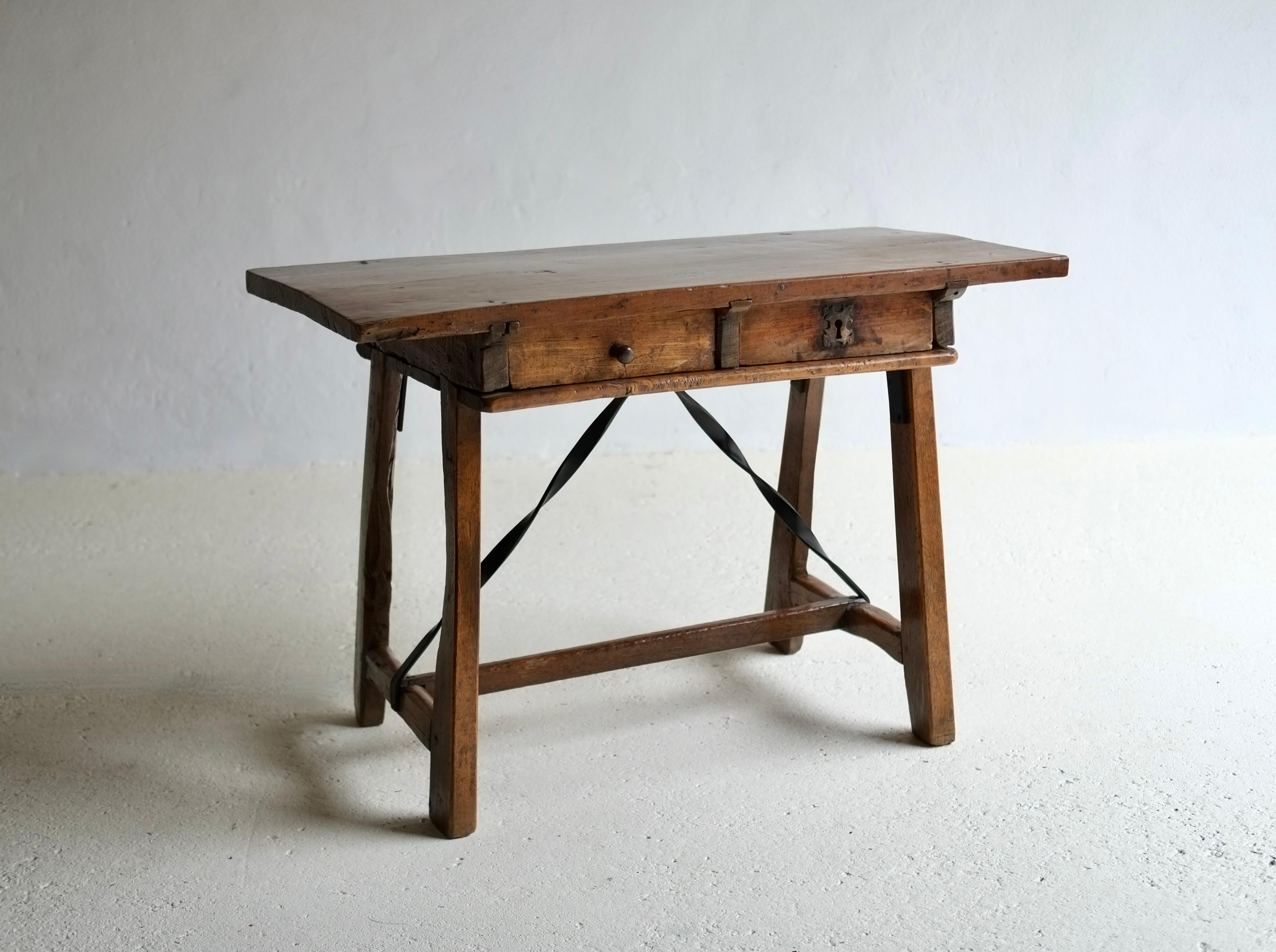 Mesa despensa de castaño y roble 9