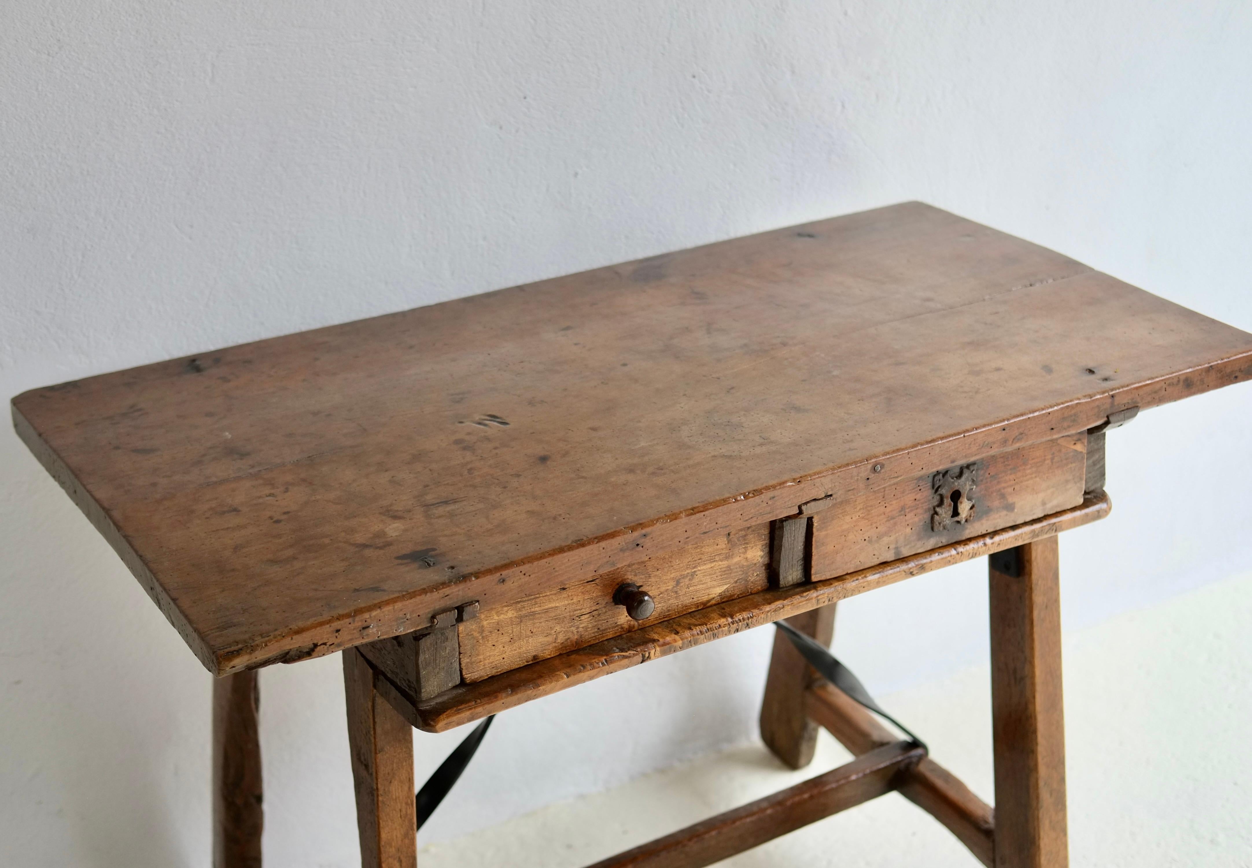 Mesa despensa de castaño y roble 2