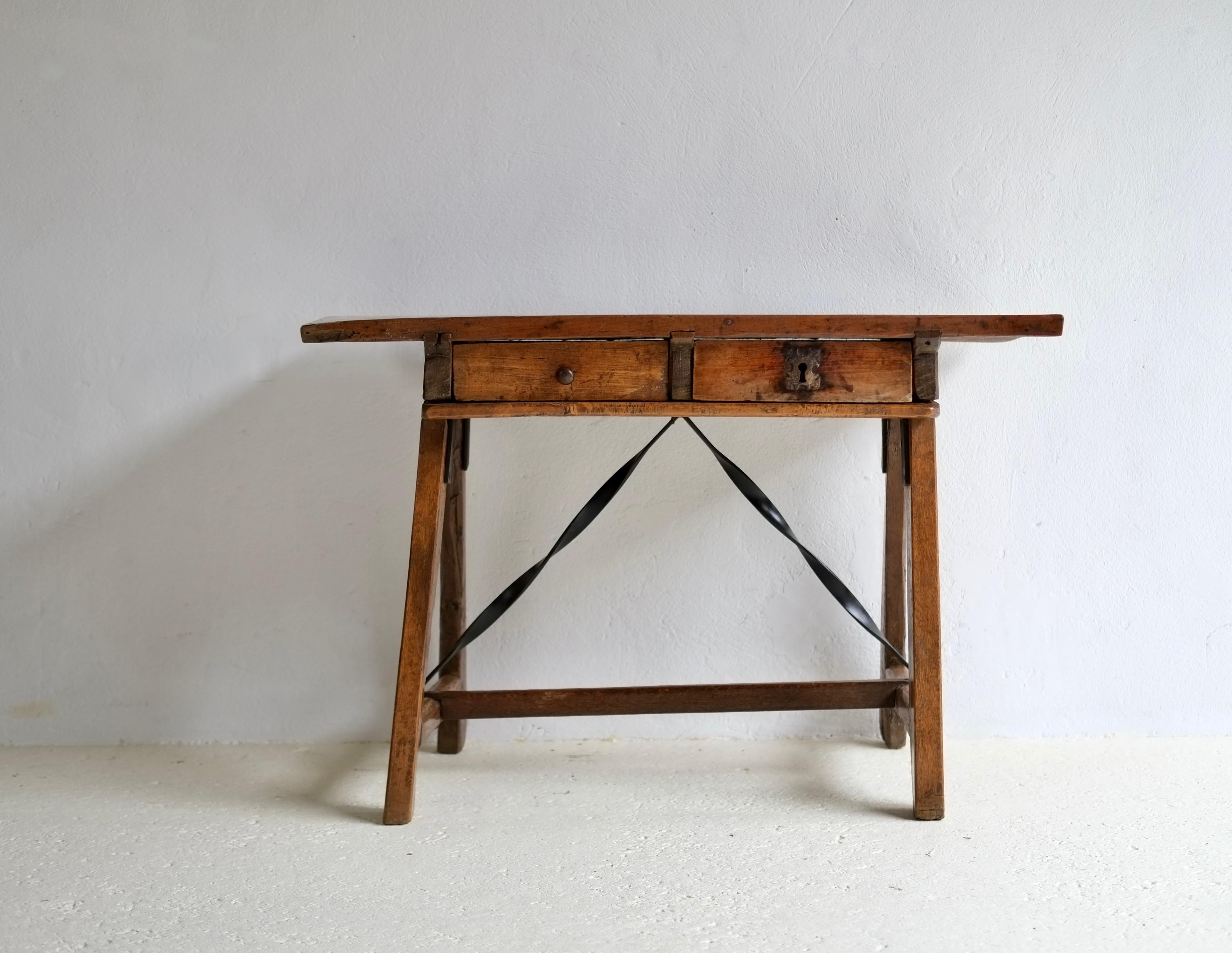Mesa despensa de castaño y roble 3