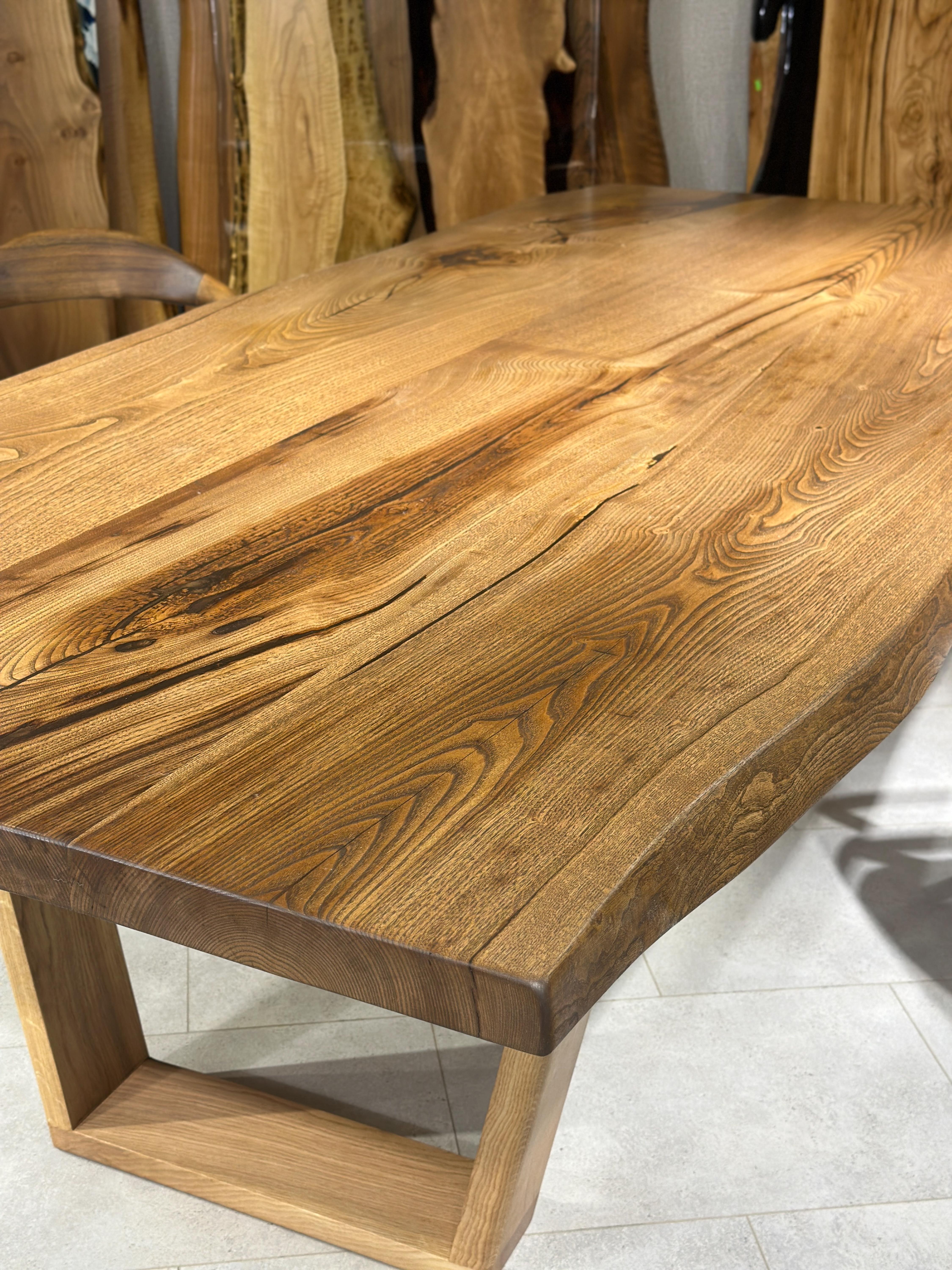 Turc Chestnut Solid Wood Live Edge Custom Dining Kitchen Table (table de cuisine sur mesure) en vente