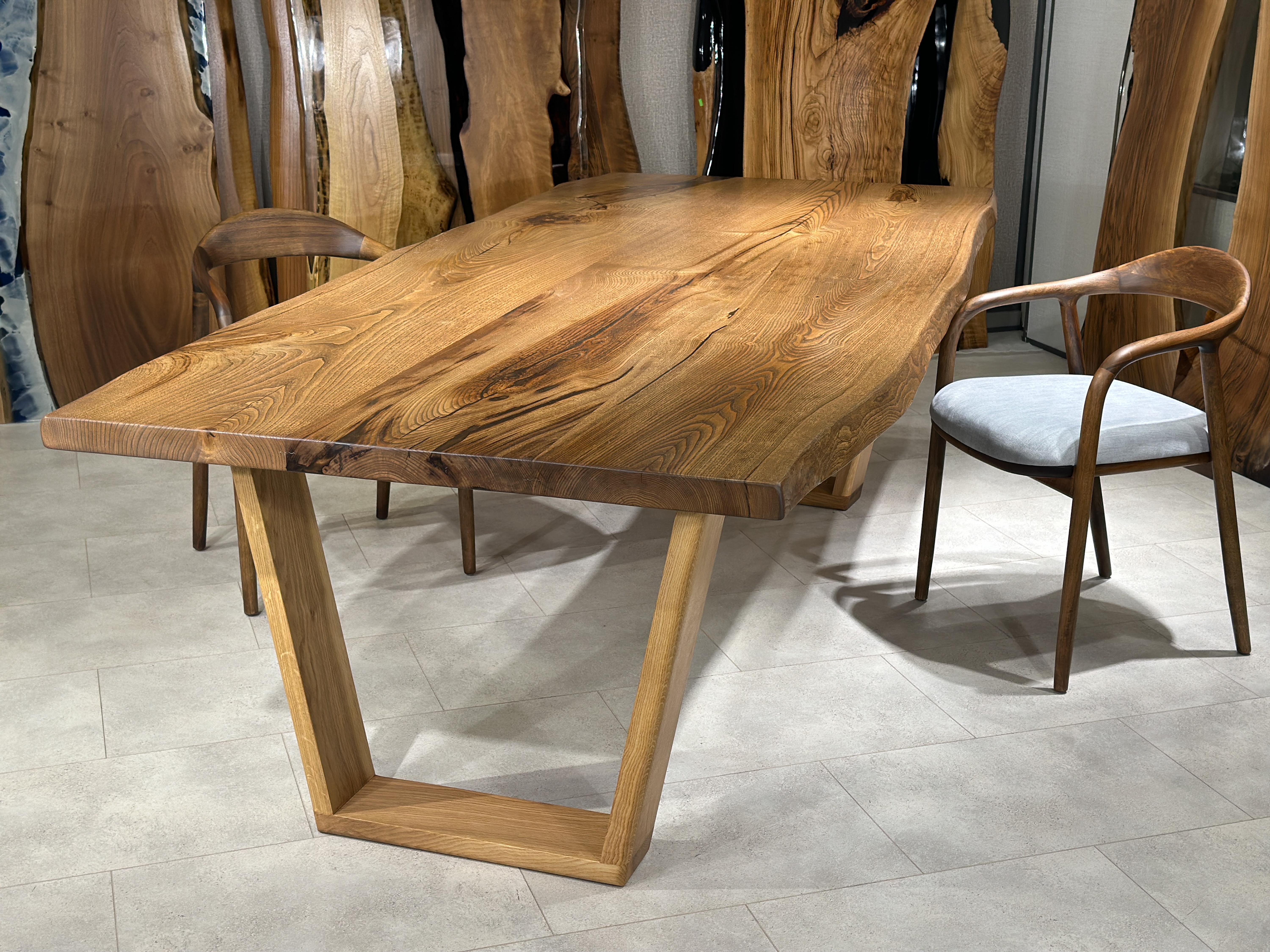 Arts and Crafts Tavolo da pranzo personalizzato in legno massiccio di castagno con bordo vivo Wood in vendita