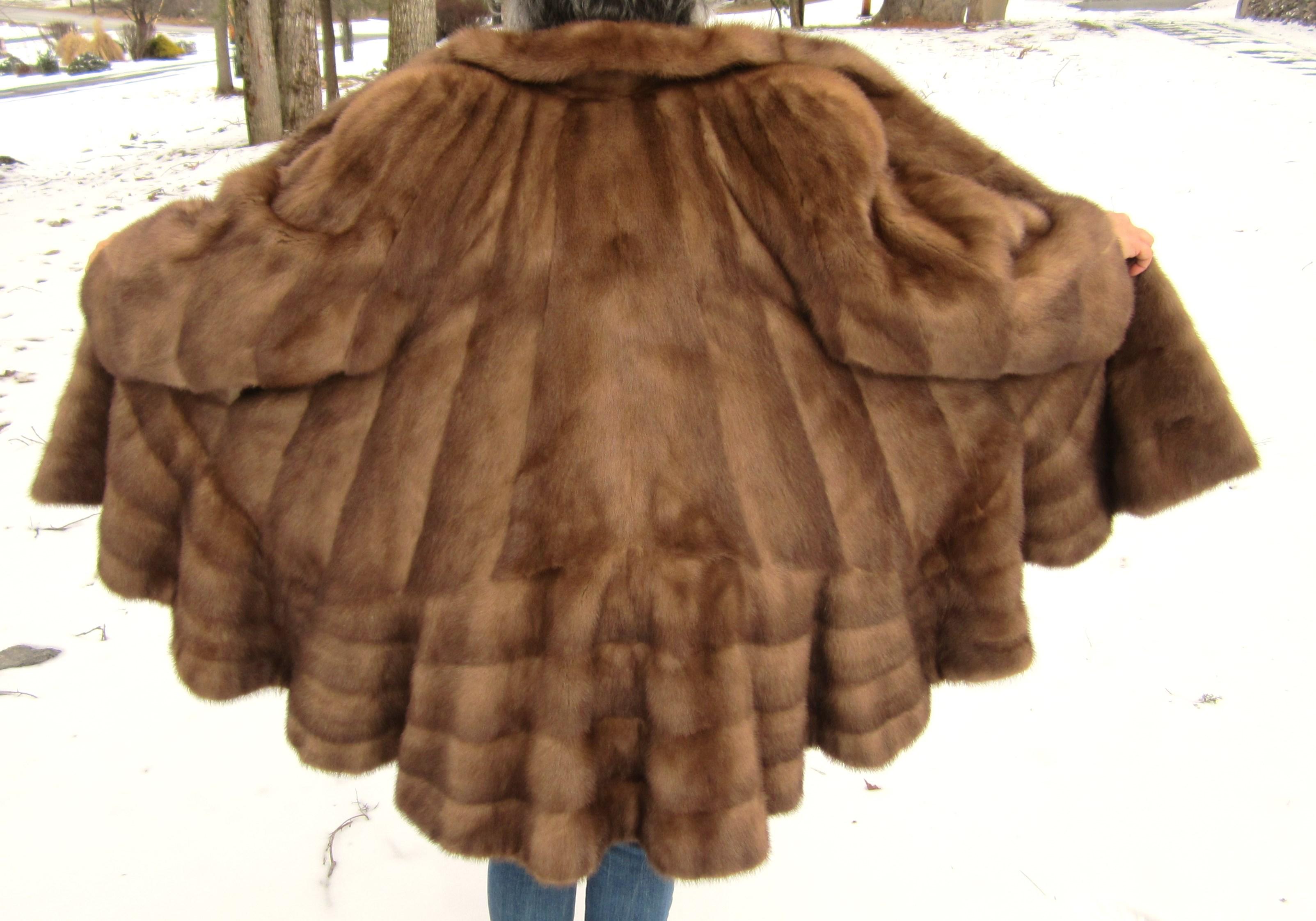 Chestnut Swing Mink coat Jacket 1990s  In Good Condition In Wallkill, NY