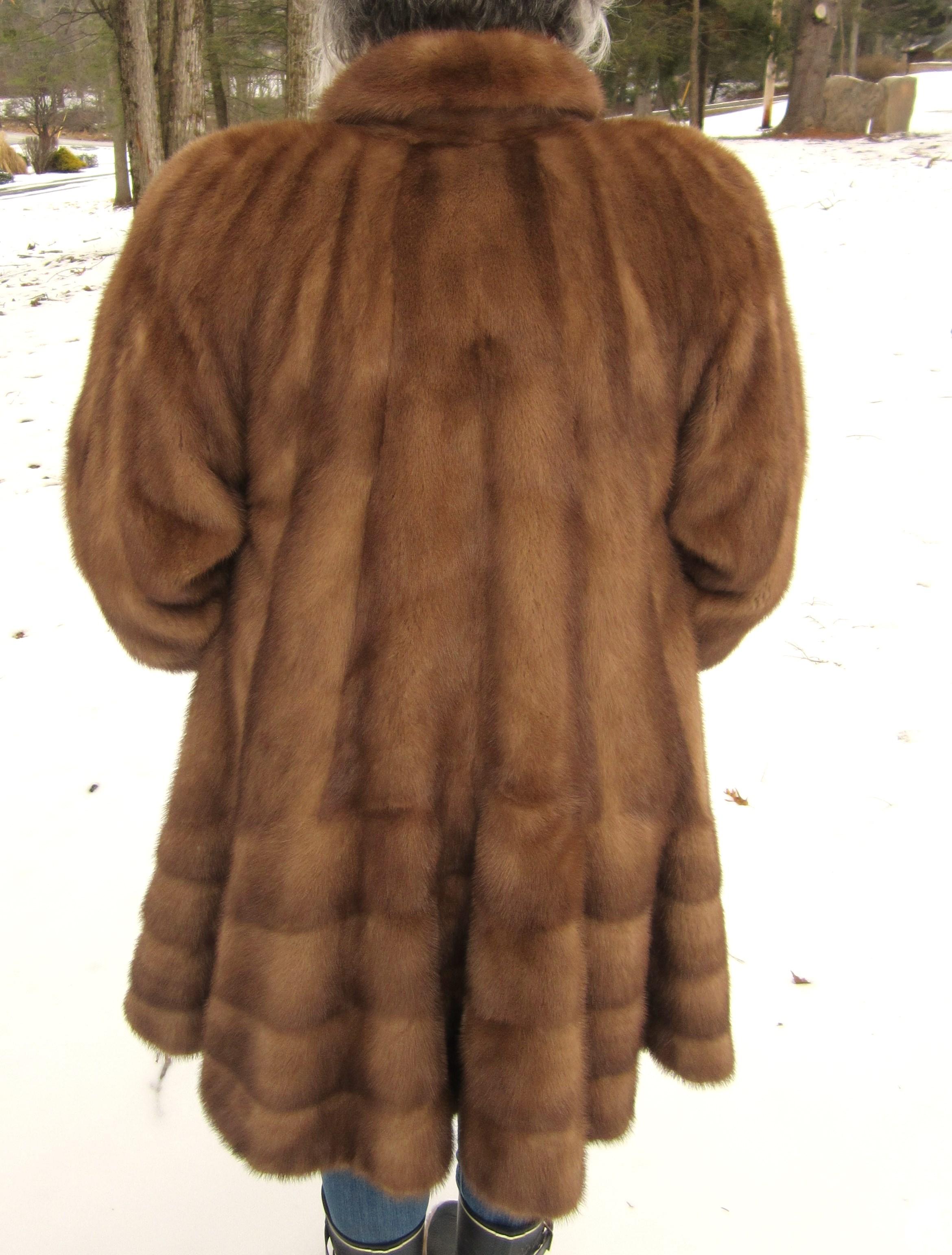 Women's or Men's Chestnut Swing Mink coat Jacket 1990s