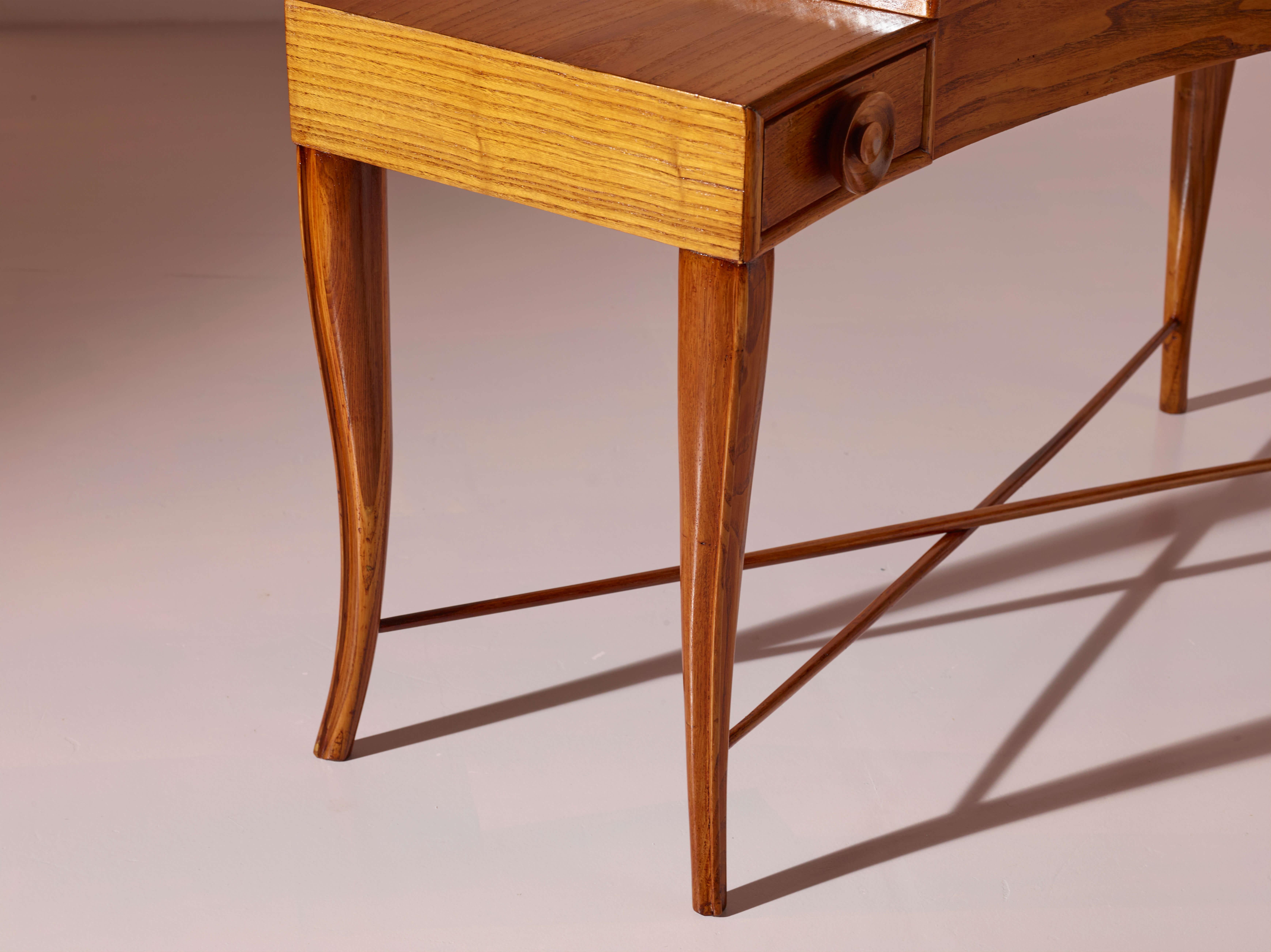 Schminktisch aus Kastanienholz, italienische Handwerkskunst, 1950er Jahre im Angebot 1