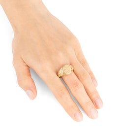 Chevalière Art nouveau en or à décor de houx