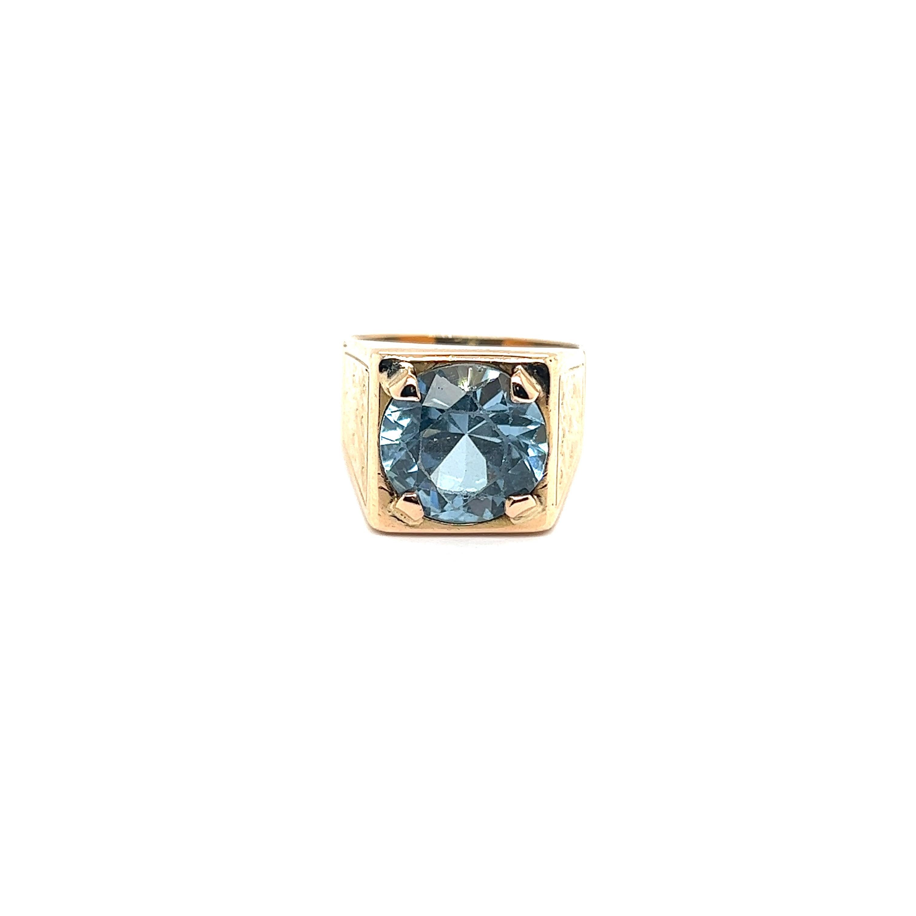 Chevalière French Style Aquamarine Yellow Gold Solid 18 Carat In Good Condition For Sale In Vannes, FR