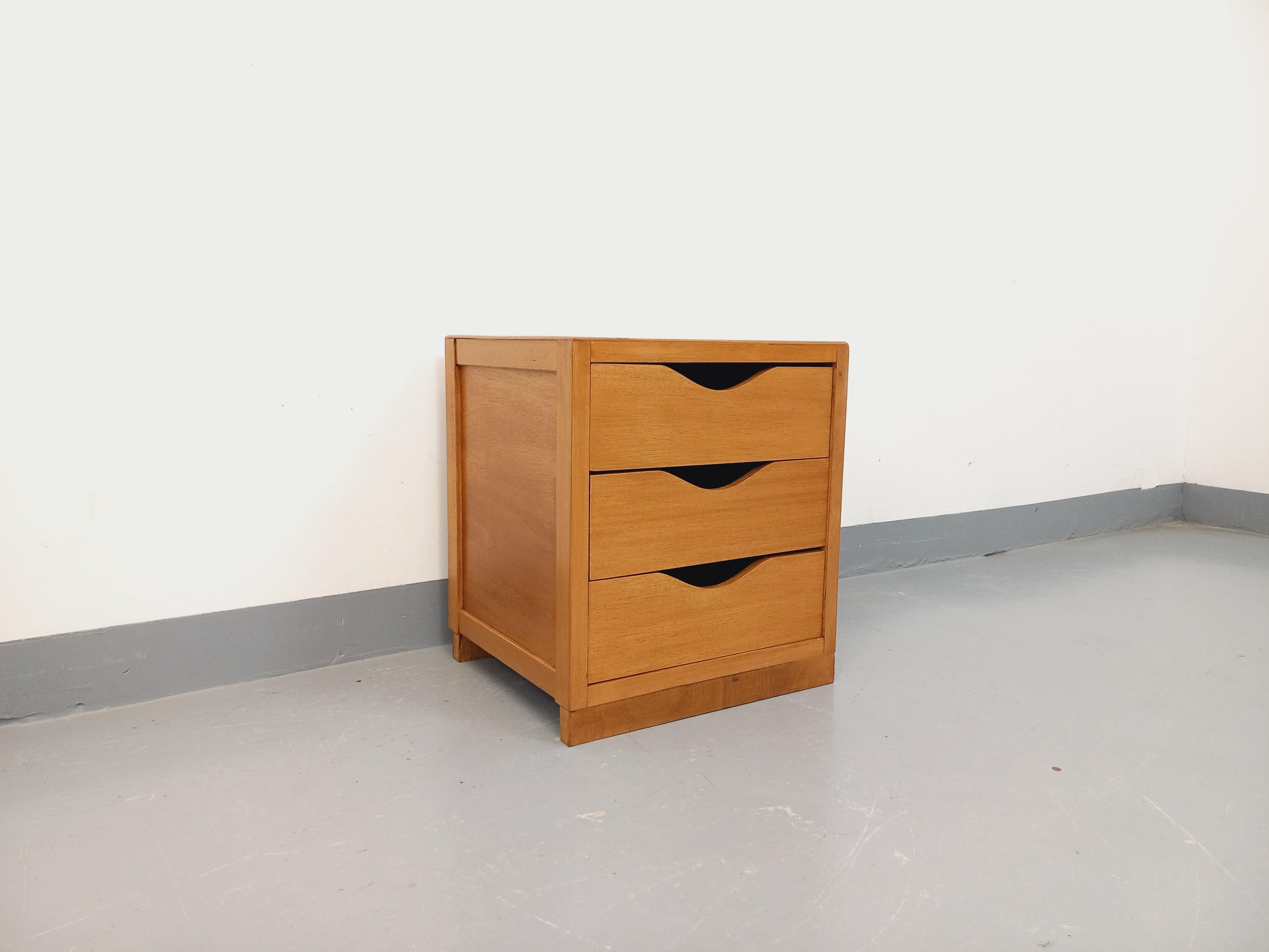 Chevet caisson ou module de rangement vintage en bois massif des années 60 For Sale 4