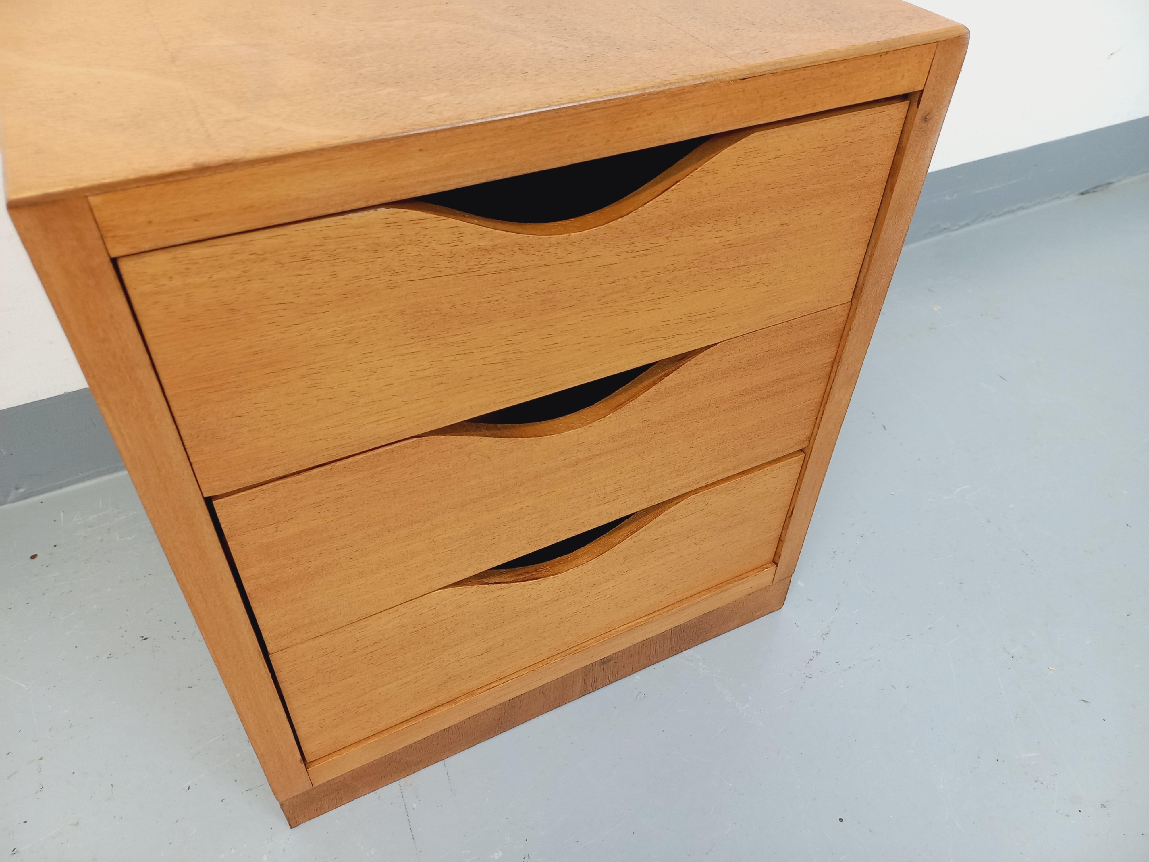 Mid-Century Modern Chevet caisson ou module de rangement vintage en bois massif des années 60 For Sale