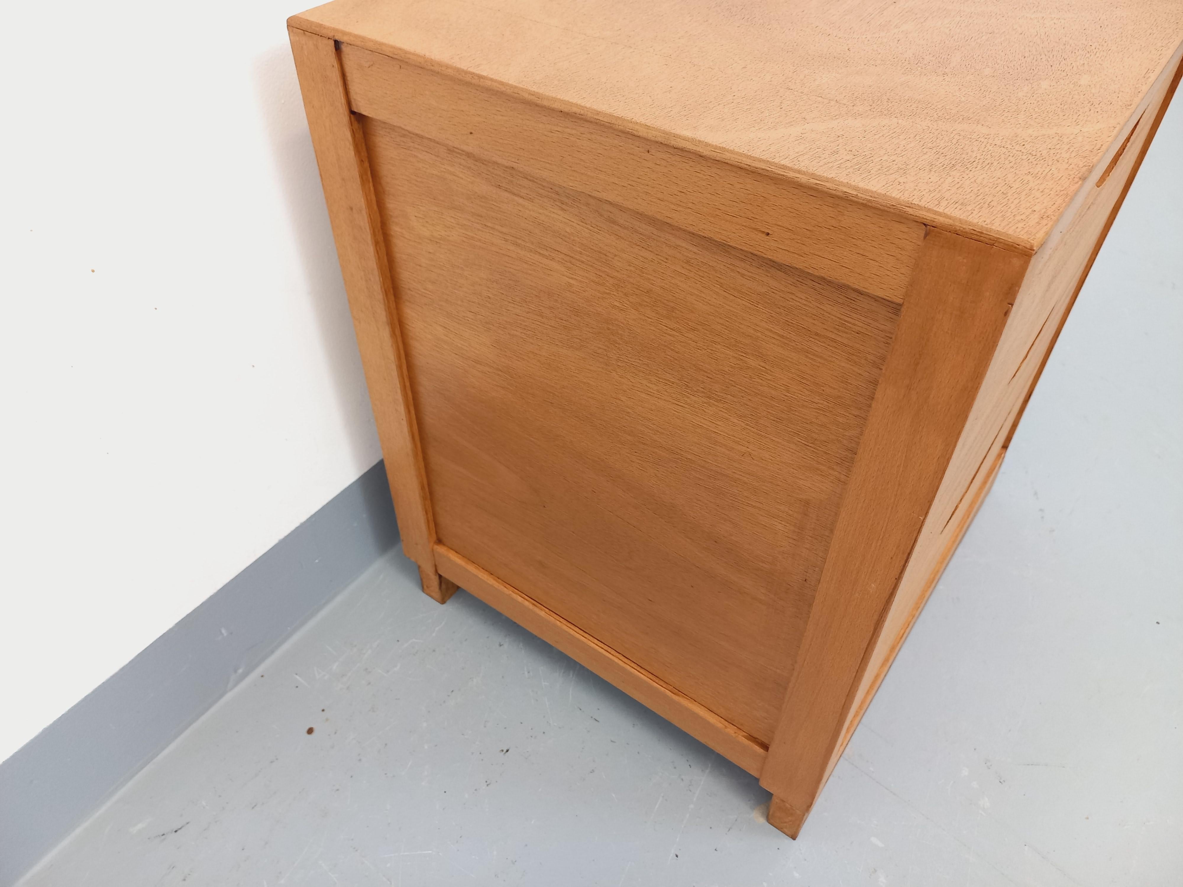 Chevet caisson ou module de rangement vintage en bois massif des années 60 In Good Condition For Sale In BESANÇON, FR